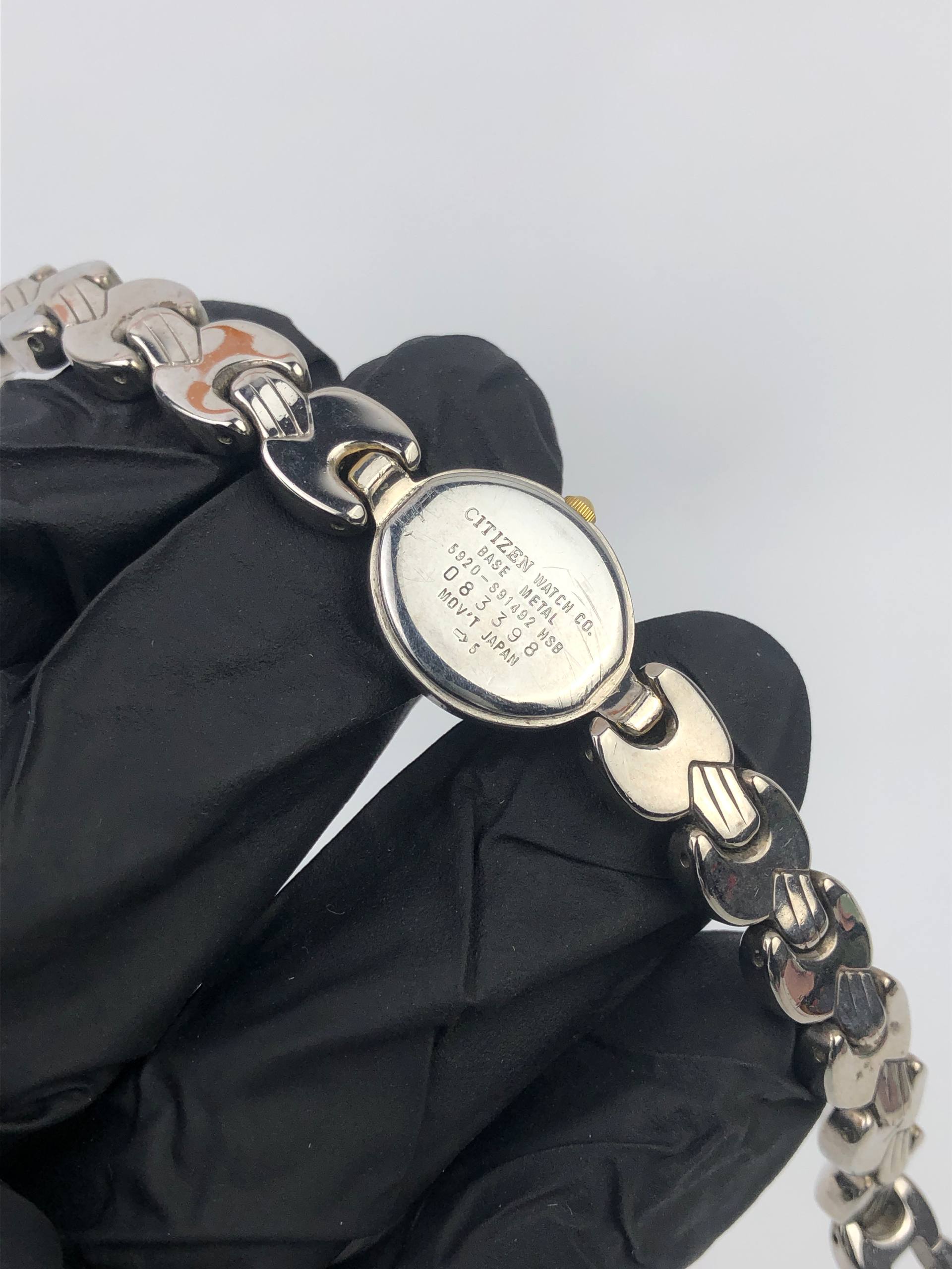 CITIZEN BANGLE QUARTZ TONNEAU SCULPTURE TWOTONE BRACELET - Gambar 8