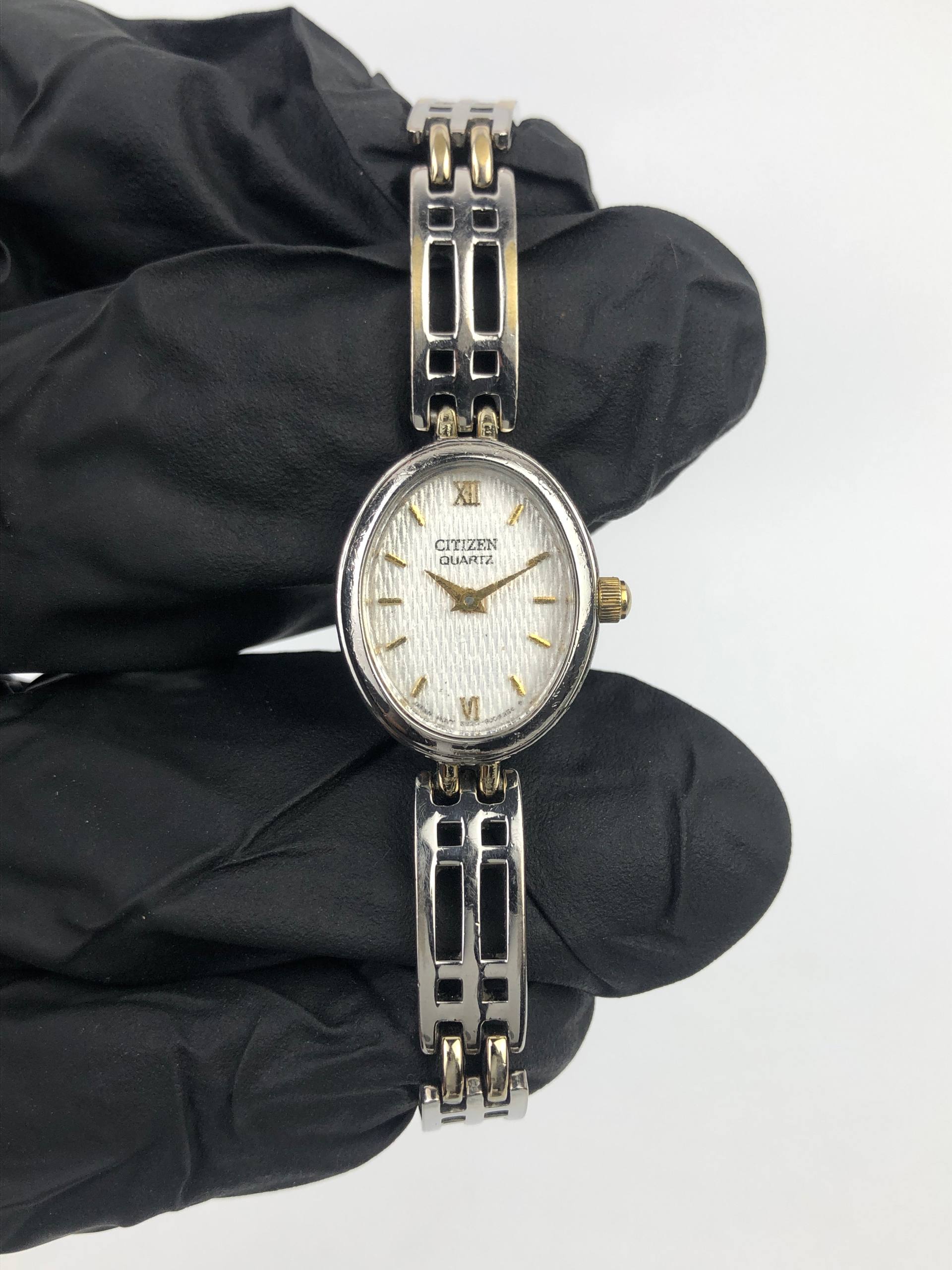 CITIZEN QUARTZ LADIES OVAL CUT-OUT LINK BRACELET ORIGINAL TWO TONE - Gambar 2