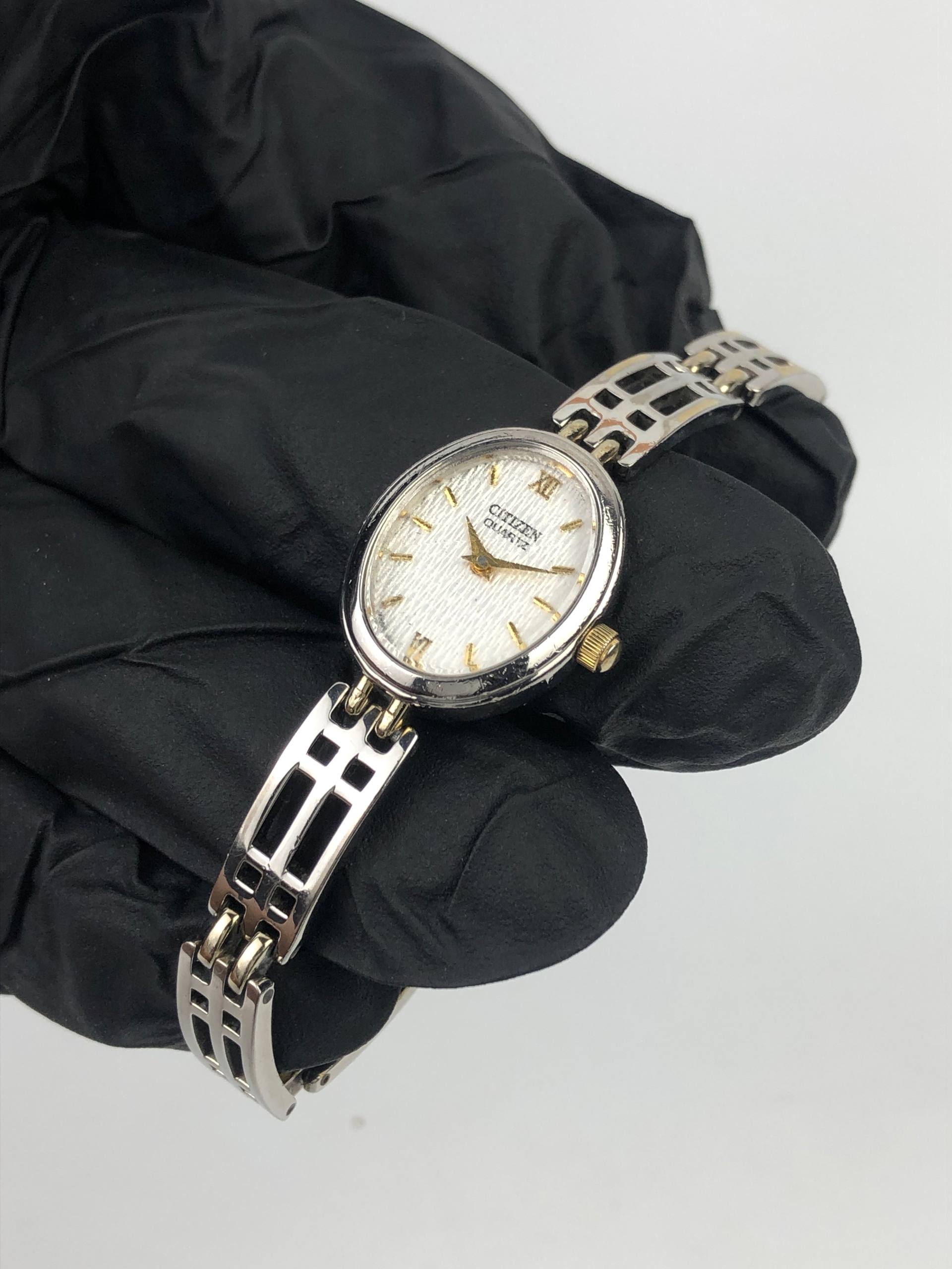 CITIZEN QUARTZ LADIES OVAL CUT-OUT LINK BRACELET ORIGINAL TWO TONE - Gambar 3