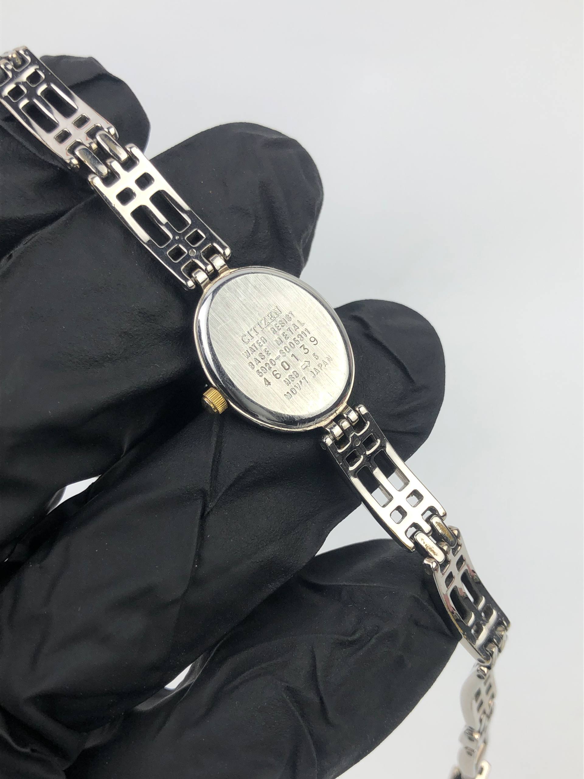 CITIZEN QUARTZ LADIES OVAL CUT-OUT LINK BRACELET ORIGINAL TWO TONE - Gambar 8