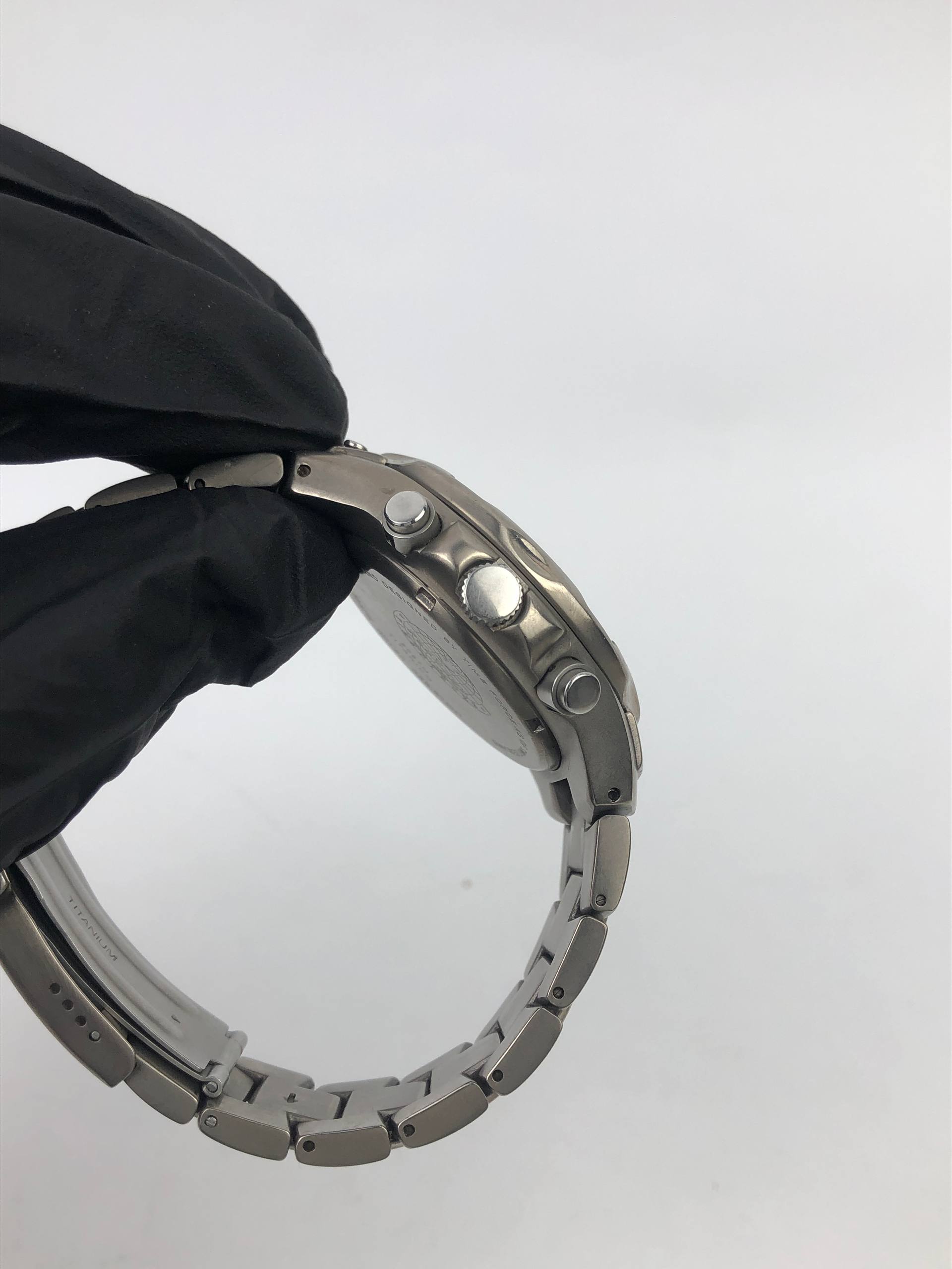 PLAYBOY TITANIUM ROUND BRACELET BLUE SUNBURST DIAL - Gambar 6
