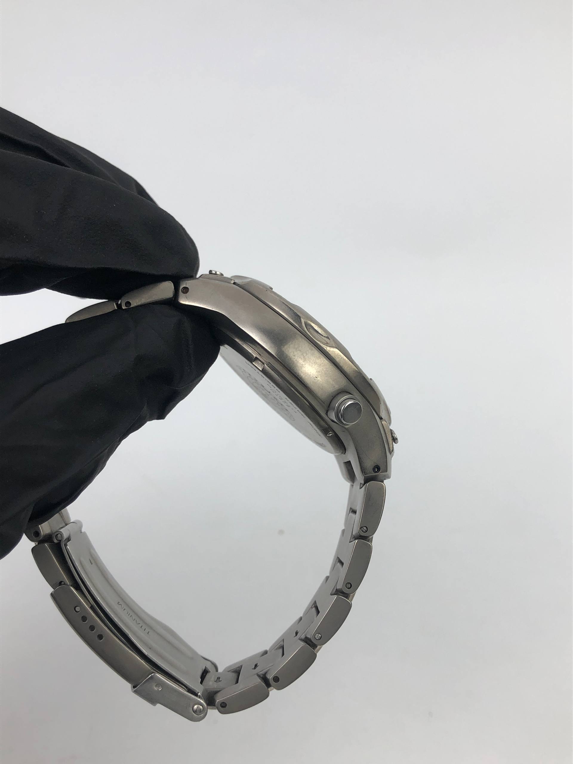 PLAYBOY TITANIUM ROUND BRACELET BLUE SUNBURST DIAL - Gambar 5