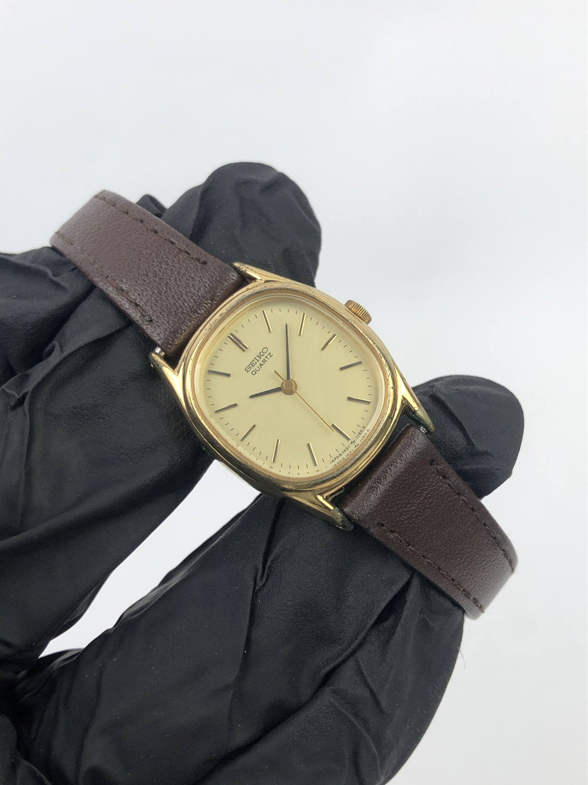 DRESSWATCH SEIKO QUARTZ CAL 1421 OVAL CASE LADIES - Gambar 4