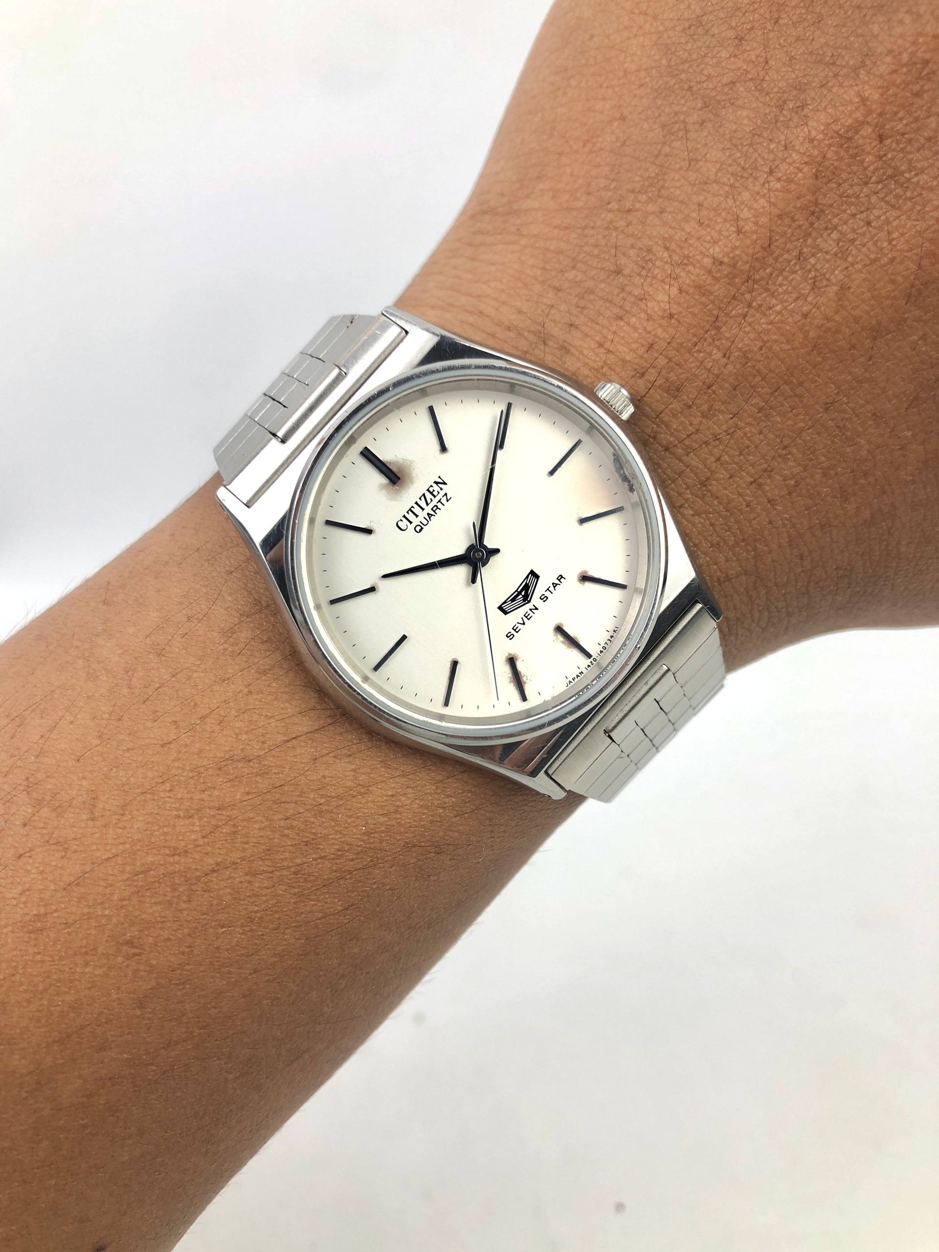 CITIZEN SEVEN STAR QUARTZ WHITE DIAL MINIMALIST VINTAGE