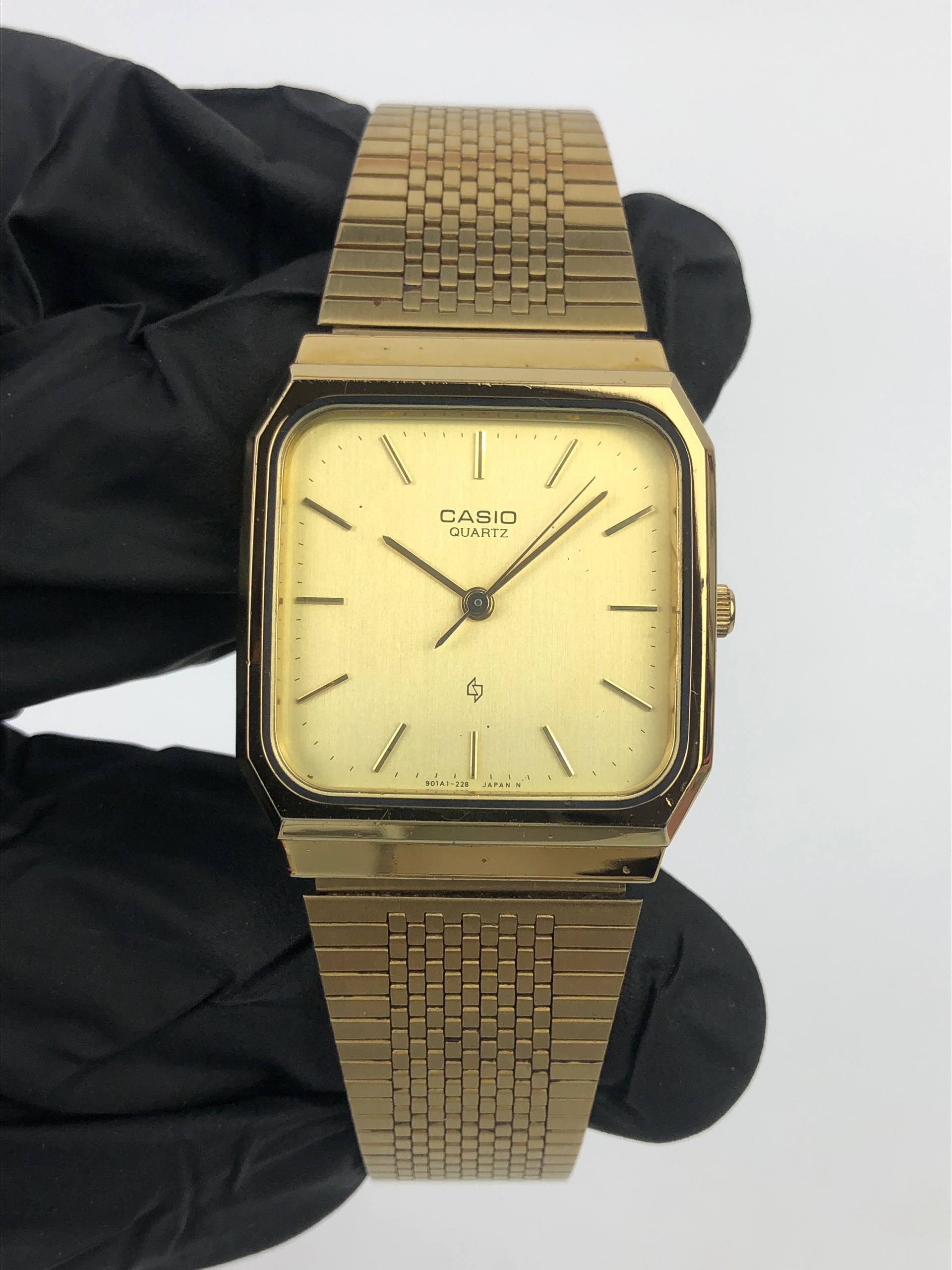 CASIO QUARTZ GOLD TANK DRESS WATCH VINTAGE - Gambar 2