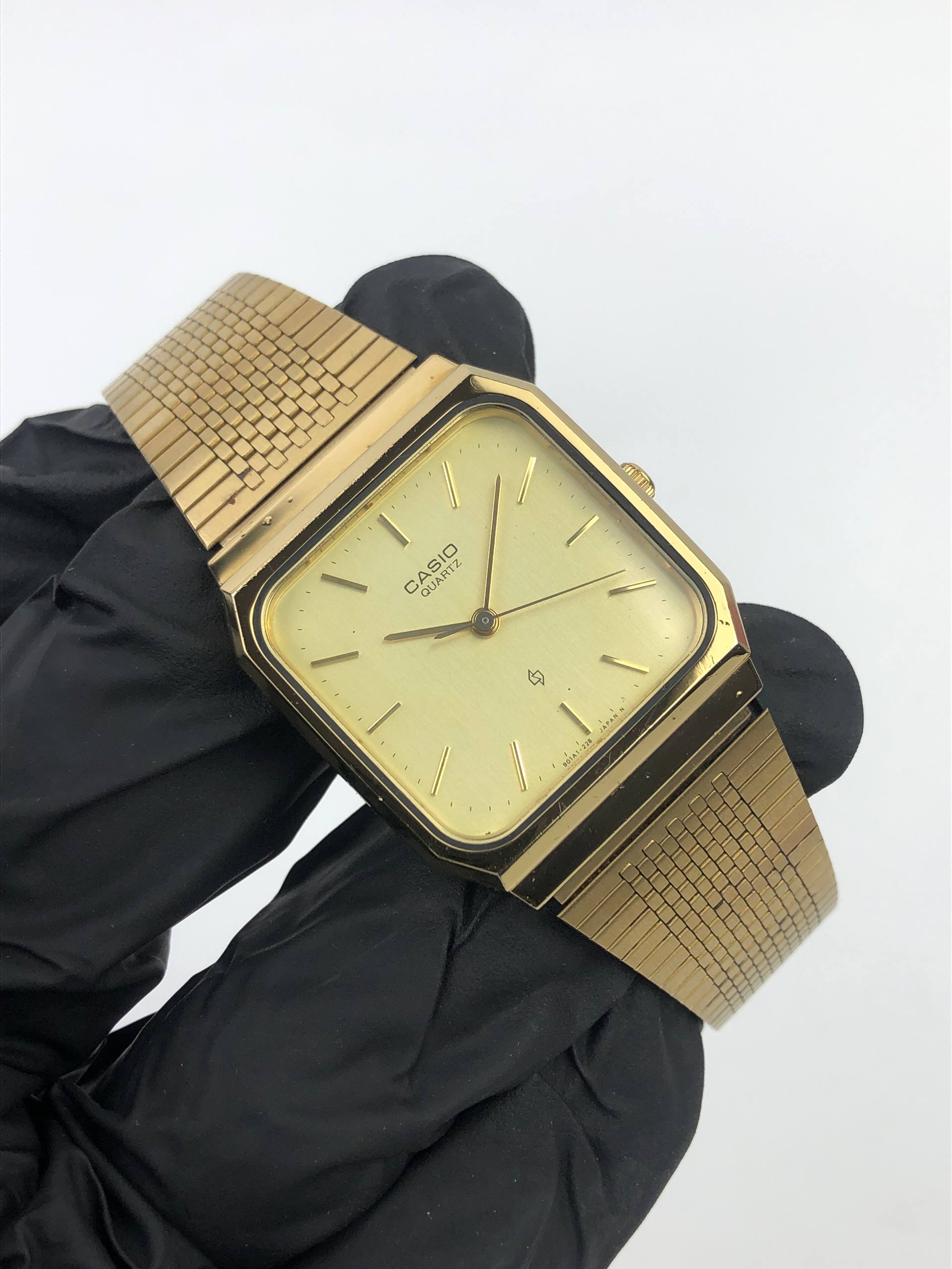CASIO QUARTZ GOLD TANK DRESS WATCH VINTAGE - Gambar 4