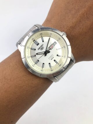 SEIKO 5 AUTOMATIC CAL 7S26 21 JEWELS 50M DAY DATE WHITE DIAL