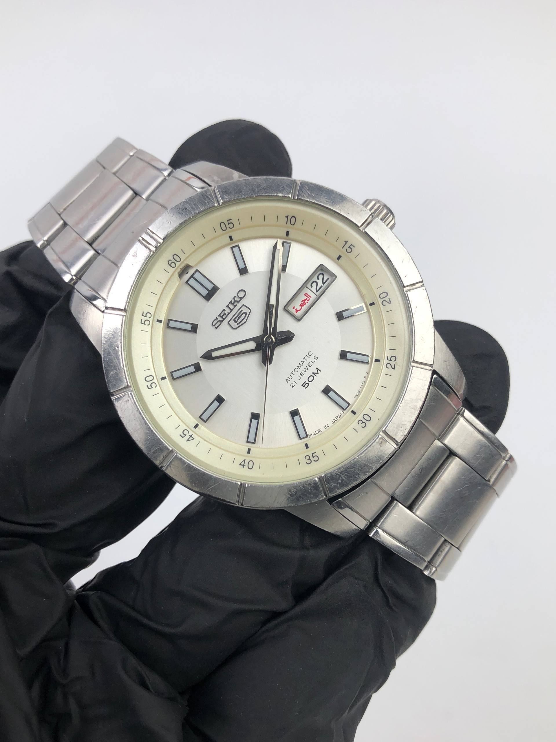 SEIKO 5 AUTOMATIC CAL 7S26 21 JEWELS 50M DAY DATE WHITE DIAL - Gambar 4