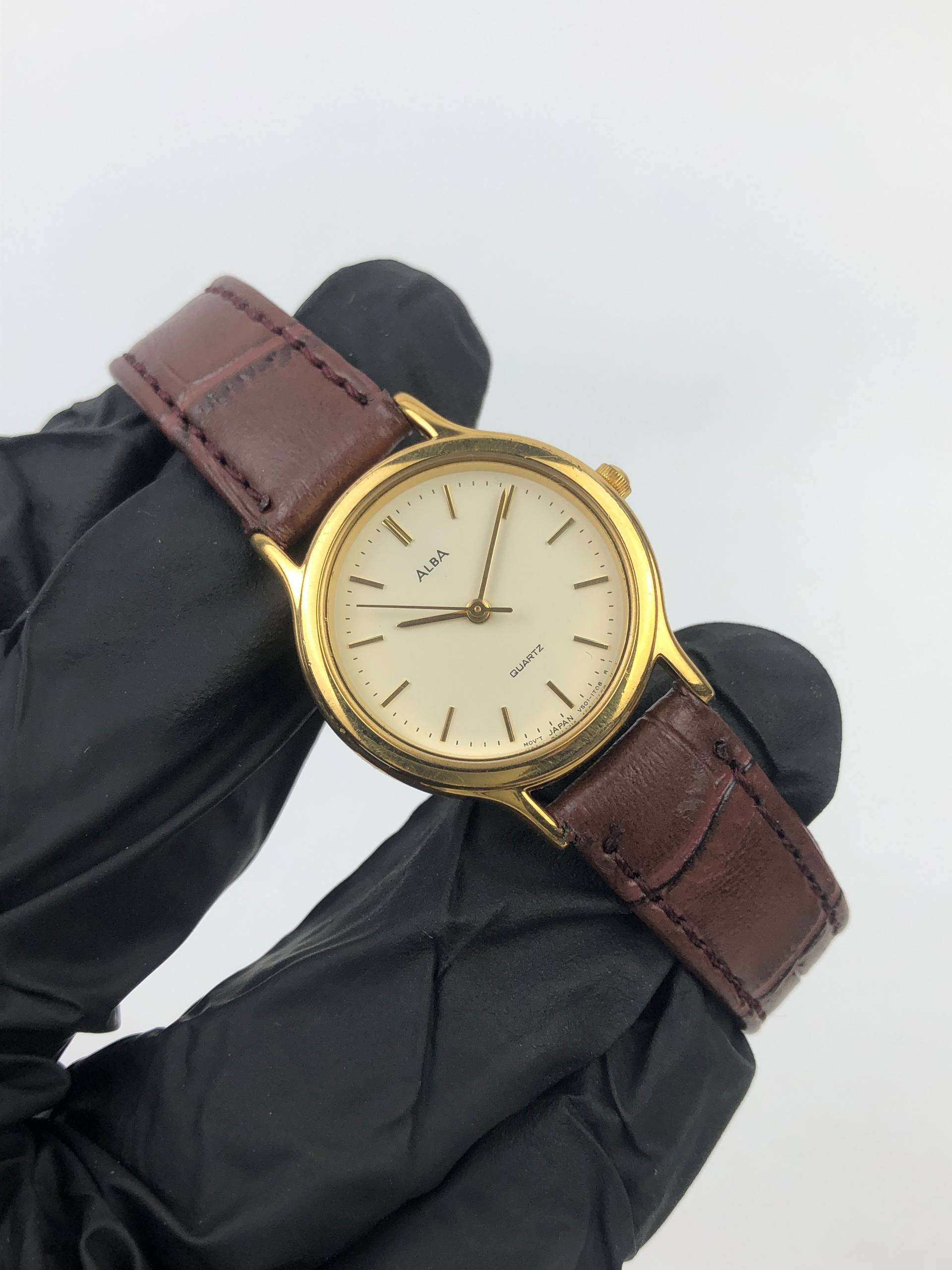 ALBA QUARTZ GOLD TONE MINIMALIST DRESS WATCH - Gambar 4