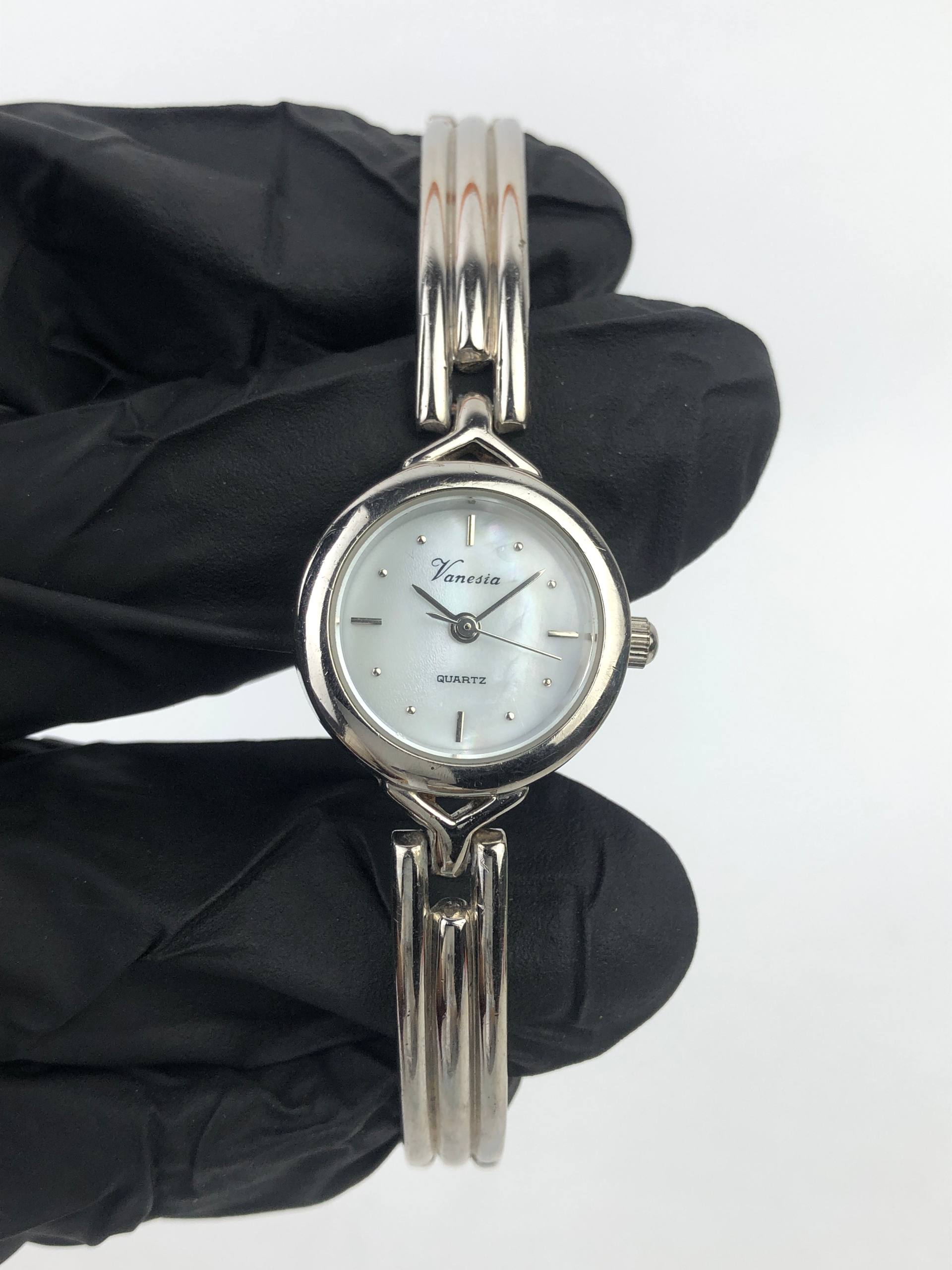 VANESSIA MOTHER OF PEARL DIAL LADIES BRACELET WATCH - Gambar 3