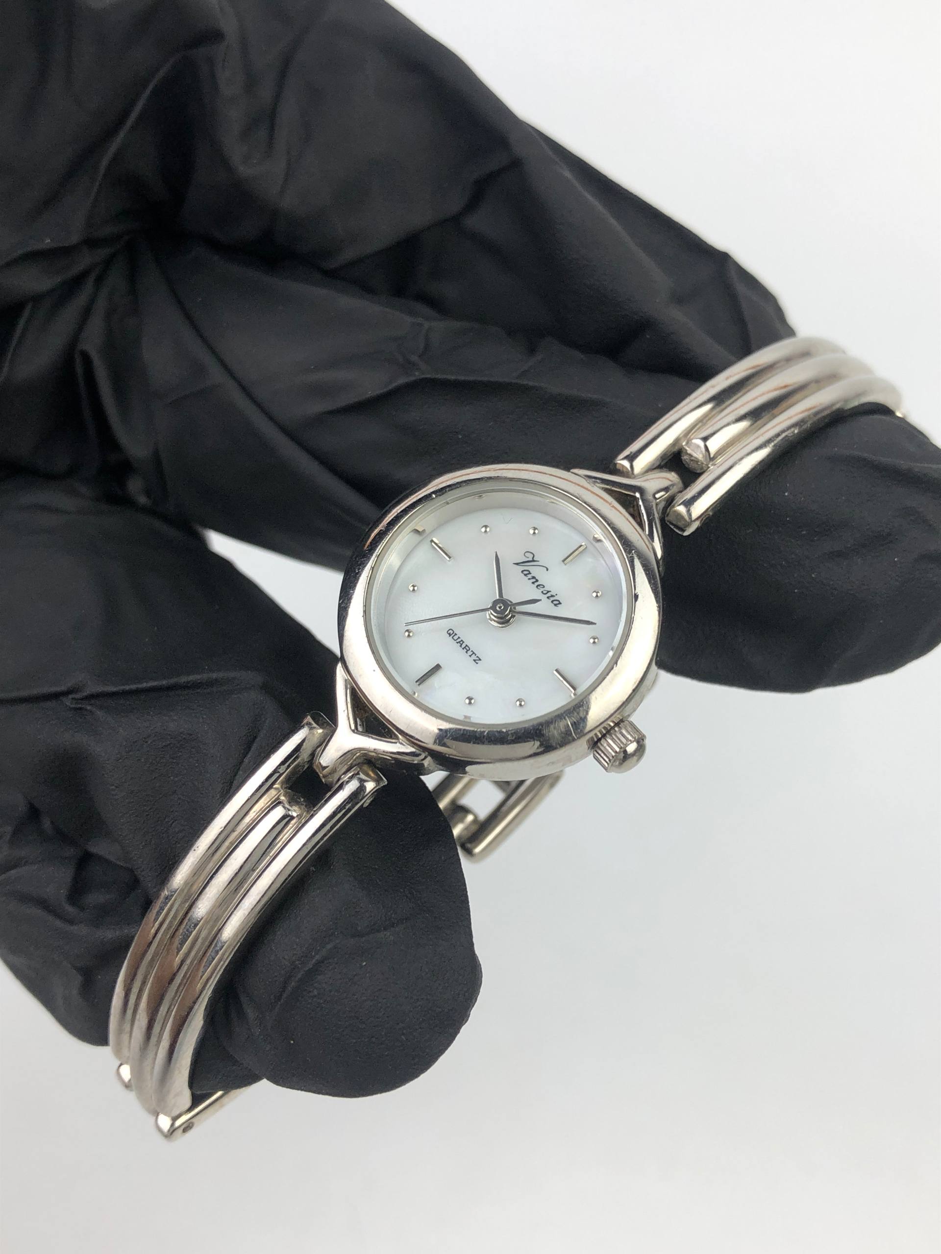 VANESSIA MOTHER OF PEARL DIAL LADIES BRACELET WATCH - Gambar 2