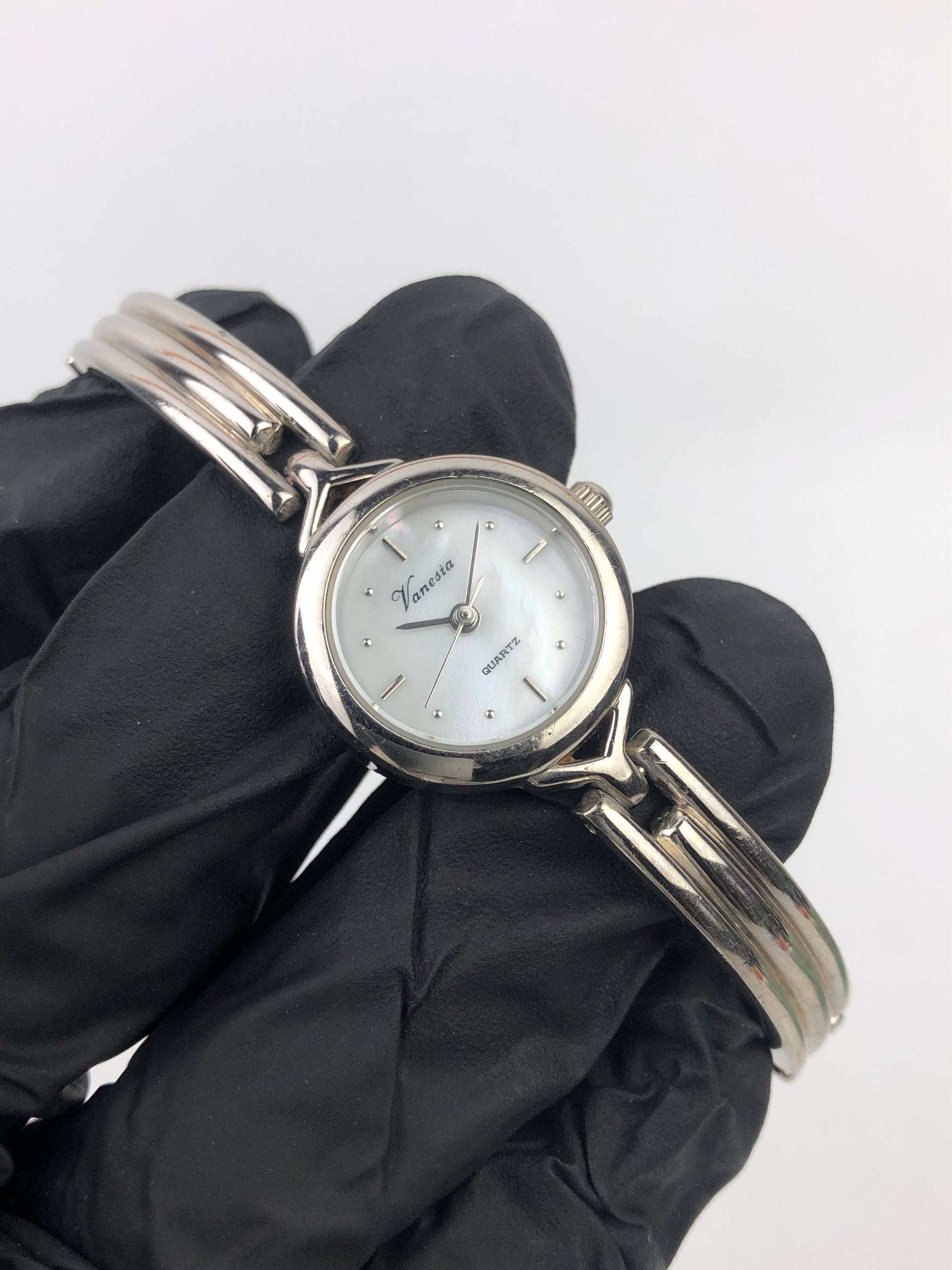 VANESSIA MOTHER OF PEARL DIAL LADIES BRACELET WATCH - Gambar 4
