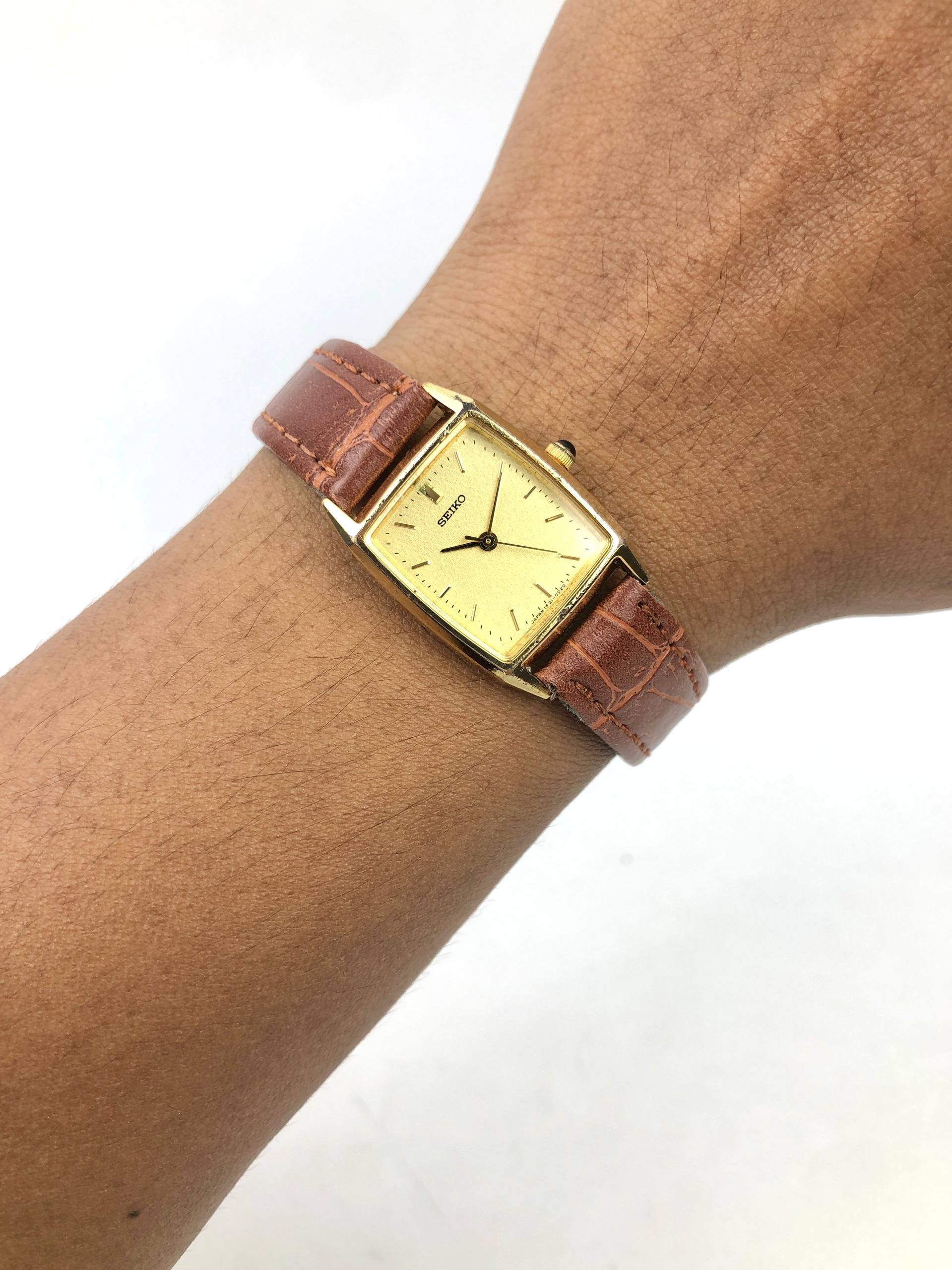SEIKO CAL 1F21 QUARTZ LADY TANK GOLD CHAMPAGNE TEXTURE DIAL