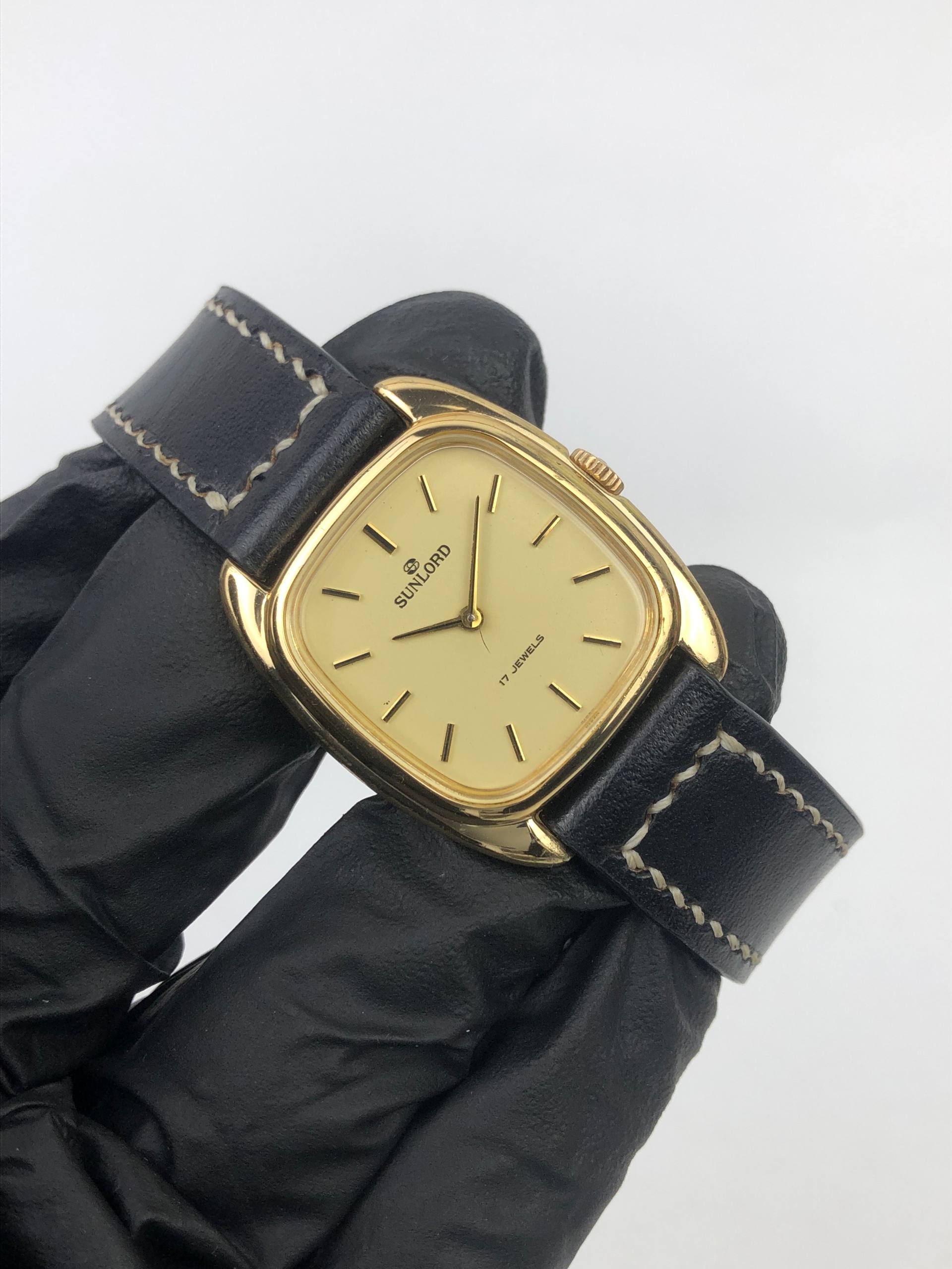 SUNLORD 17 JEWELS CHAMPAGNE DIAL CUSHION DRESS WATCH - Gambar 4