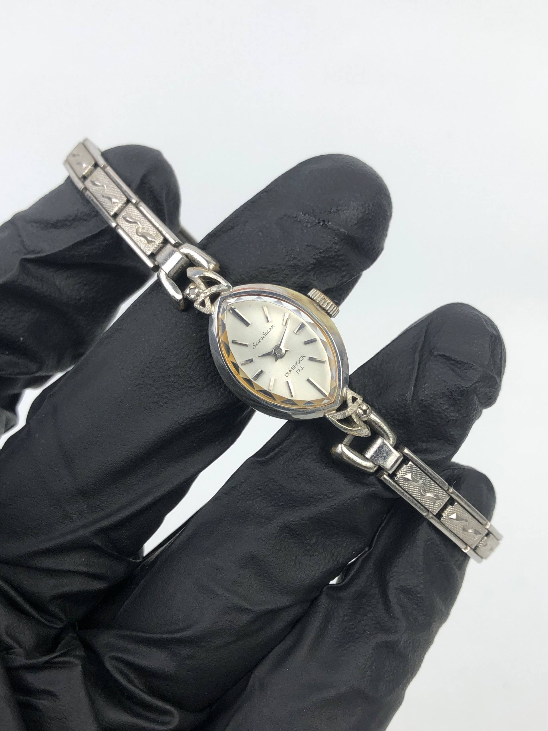 SEIKO SOLAR LADIES OVAL DRESS WATCH - Gambar 4
