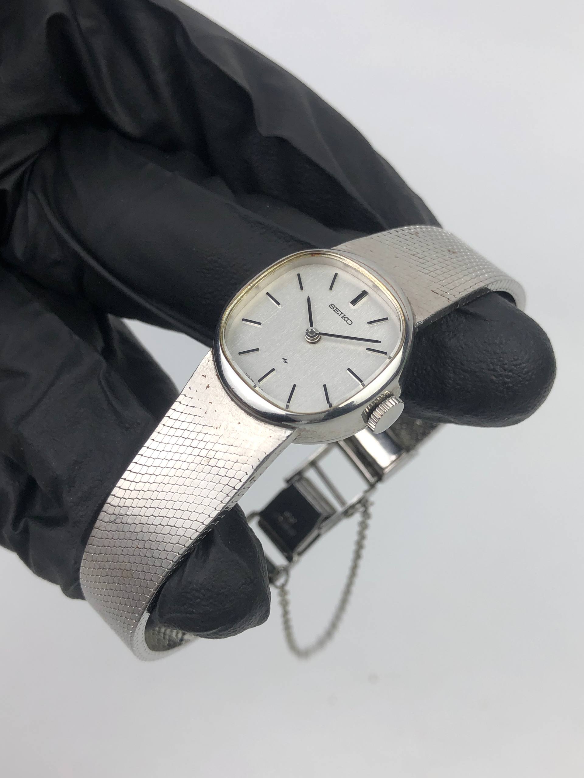 VINTAGE SEIKO LADIES SILVER LINEN DIAL STAINLESS STEEL MESH BRACELET - Gambar 3