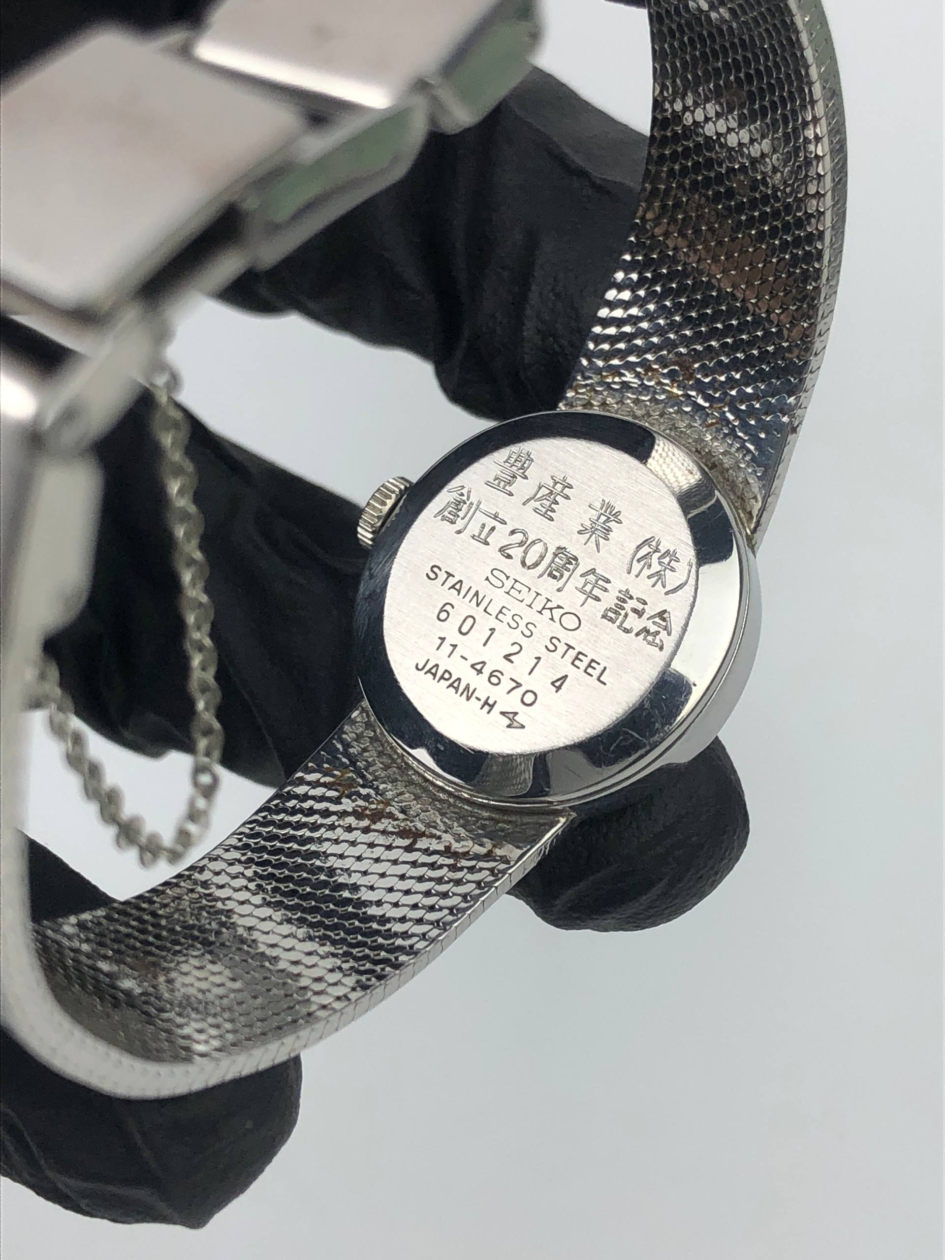 VINTAGE SEIKO LADIES SILVER LINEN DIAL STAINLESS STEEL MESH BRACELET - Gambar 8