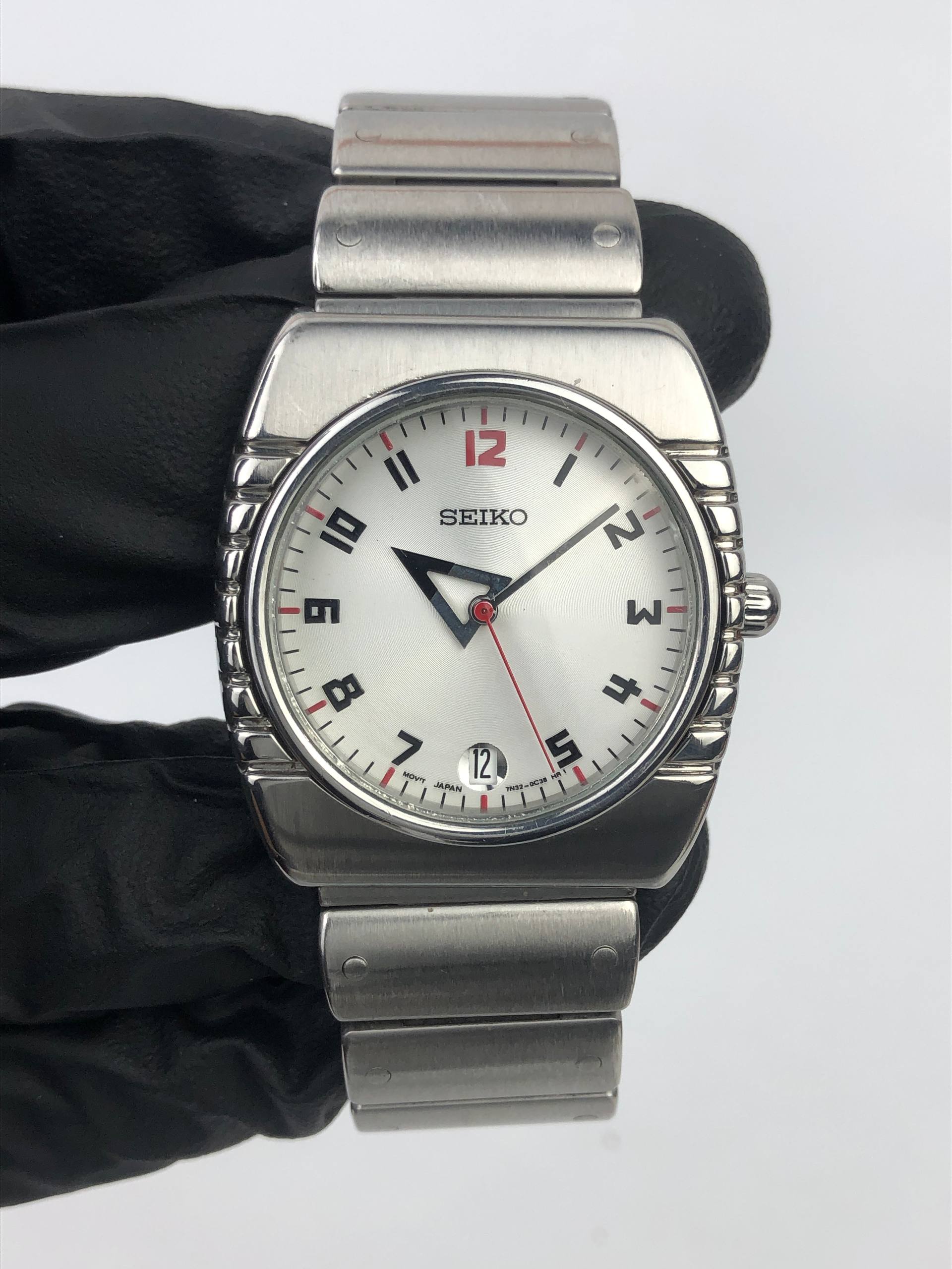 RARE SEIKO CAL. 7N32-0B20 RETRO FUTURISTIC WHITE DIAL INTEGRATED SPORTS WATCH - Gambar 2