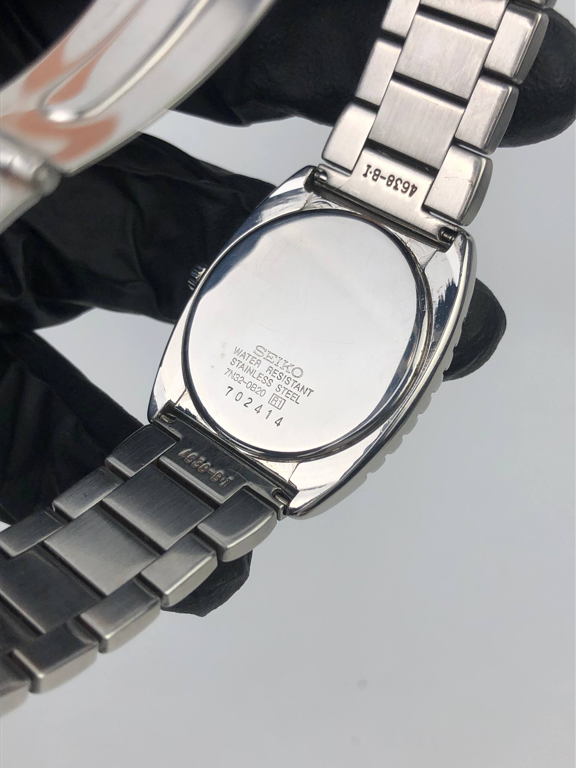 RARE SEIKO CAL. 7N32-0B20 RETRO FUTURISTIC WHITE DIAL INTEGRATED SPORTS WATCH - Gambar 8