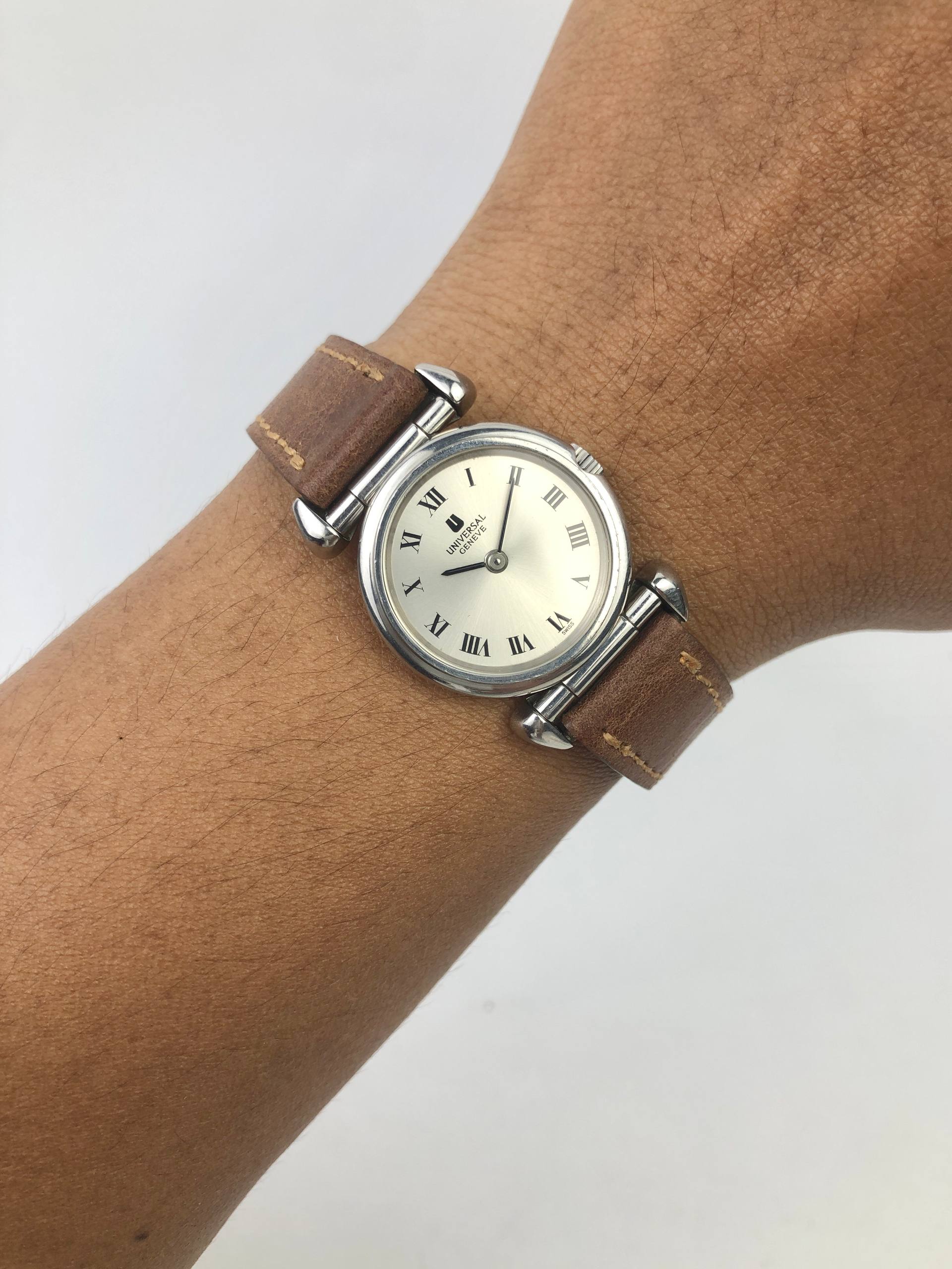 UNIVERSAL GENÈVE SWISS MADE CLASSIC ROMAN DIAL LADIES DRESS WATCH
