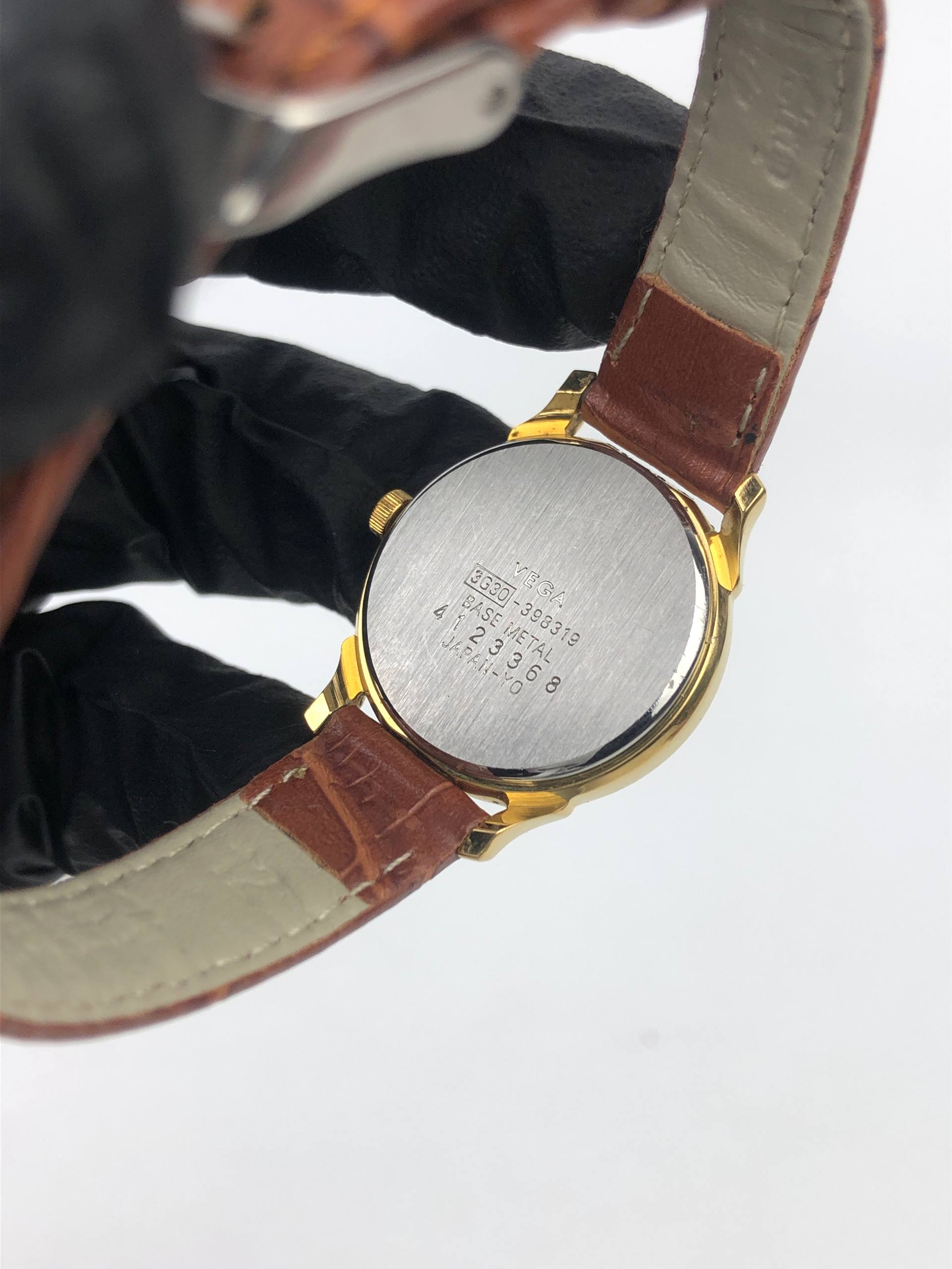 VINTAGE BRUTUS QUARTZ CLASSIC CHAMPAGNE DIAL BREGUET HANDS DRESS WATCH - Gambar 7