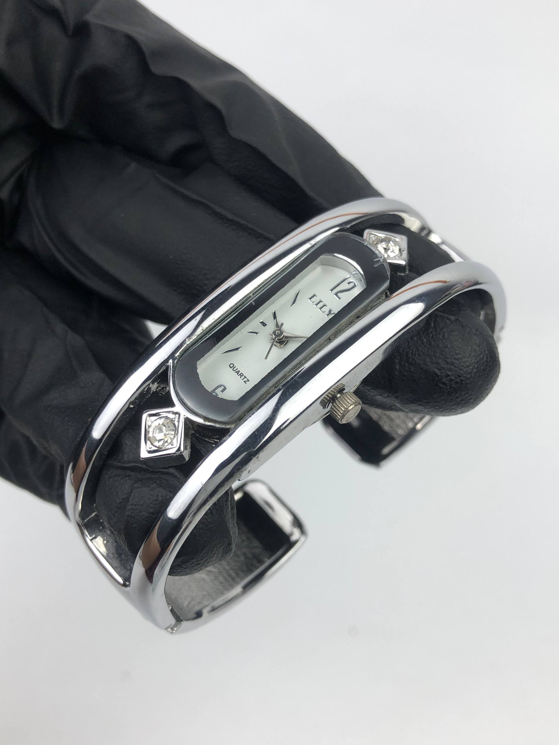 LILY QUARTZ SILVER DIAL BANGLE LADIES WATCH - Gambar 4