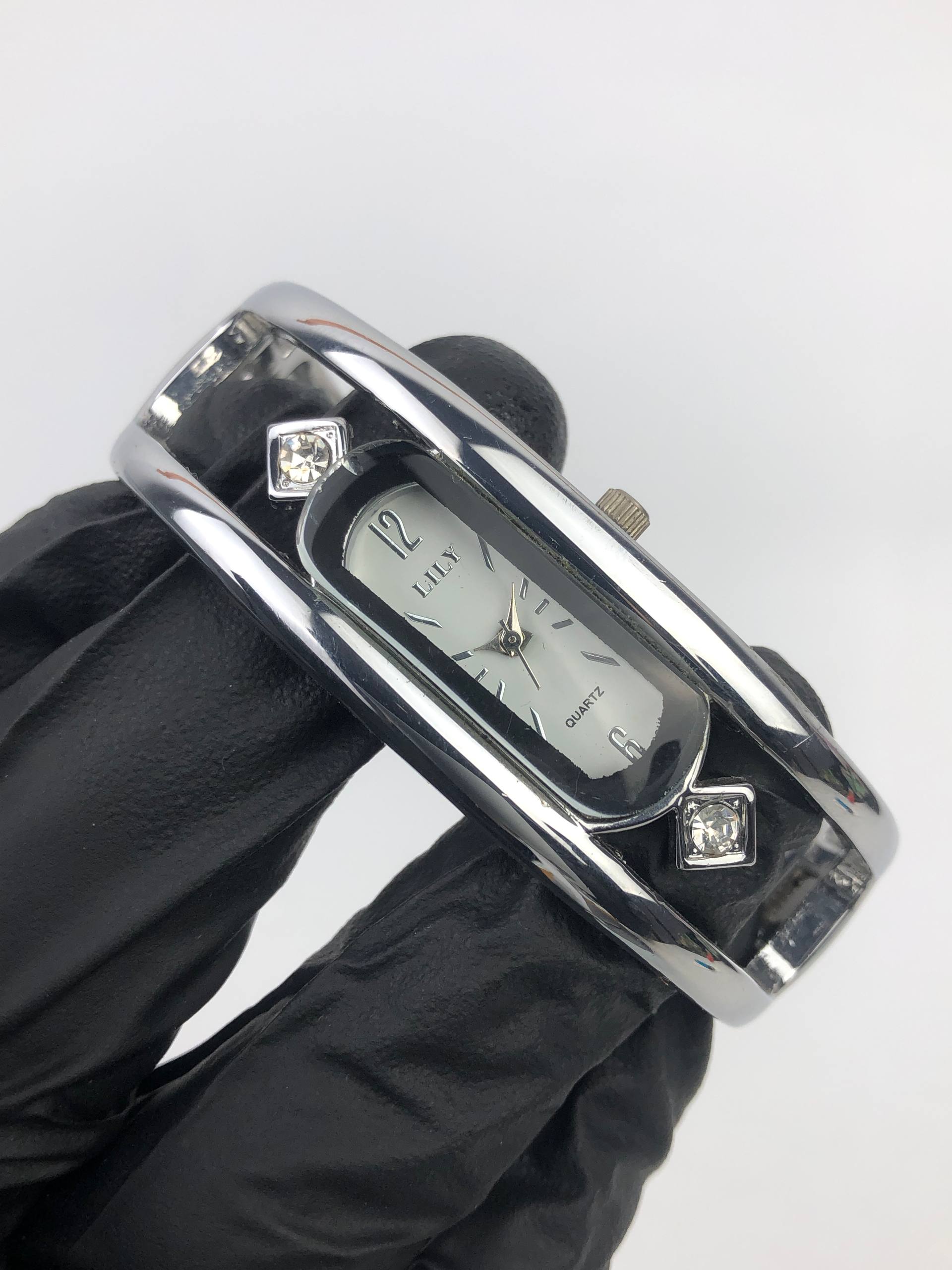 LILY QUARTZ SILVER DIAL BANGLE LADIES WATCH - Gambar 3