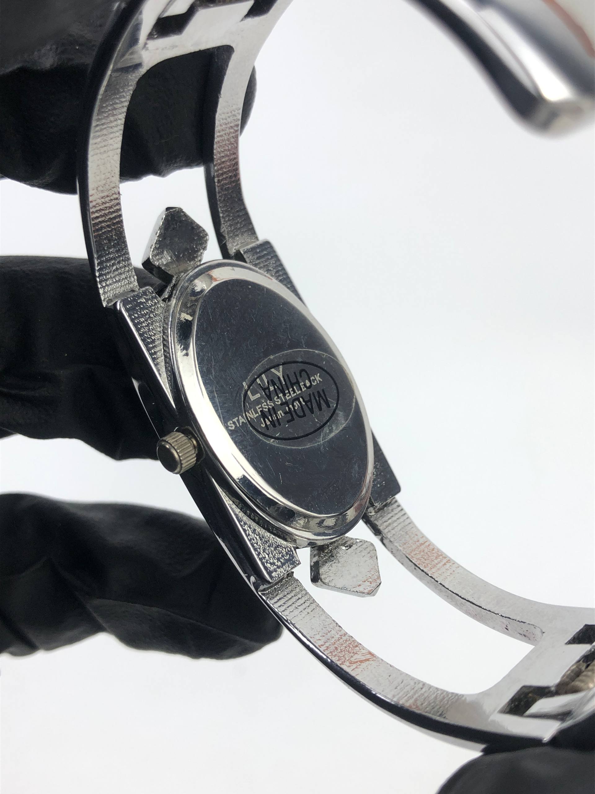 LILY QUARTZ SILVER DIAL BANGLE LADIES WATCH - Gambar 7