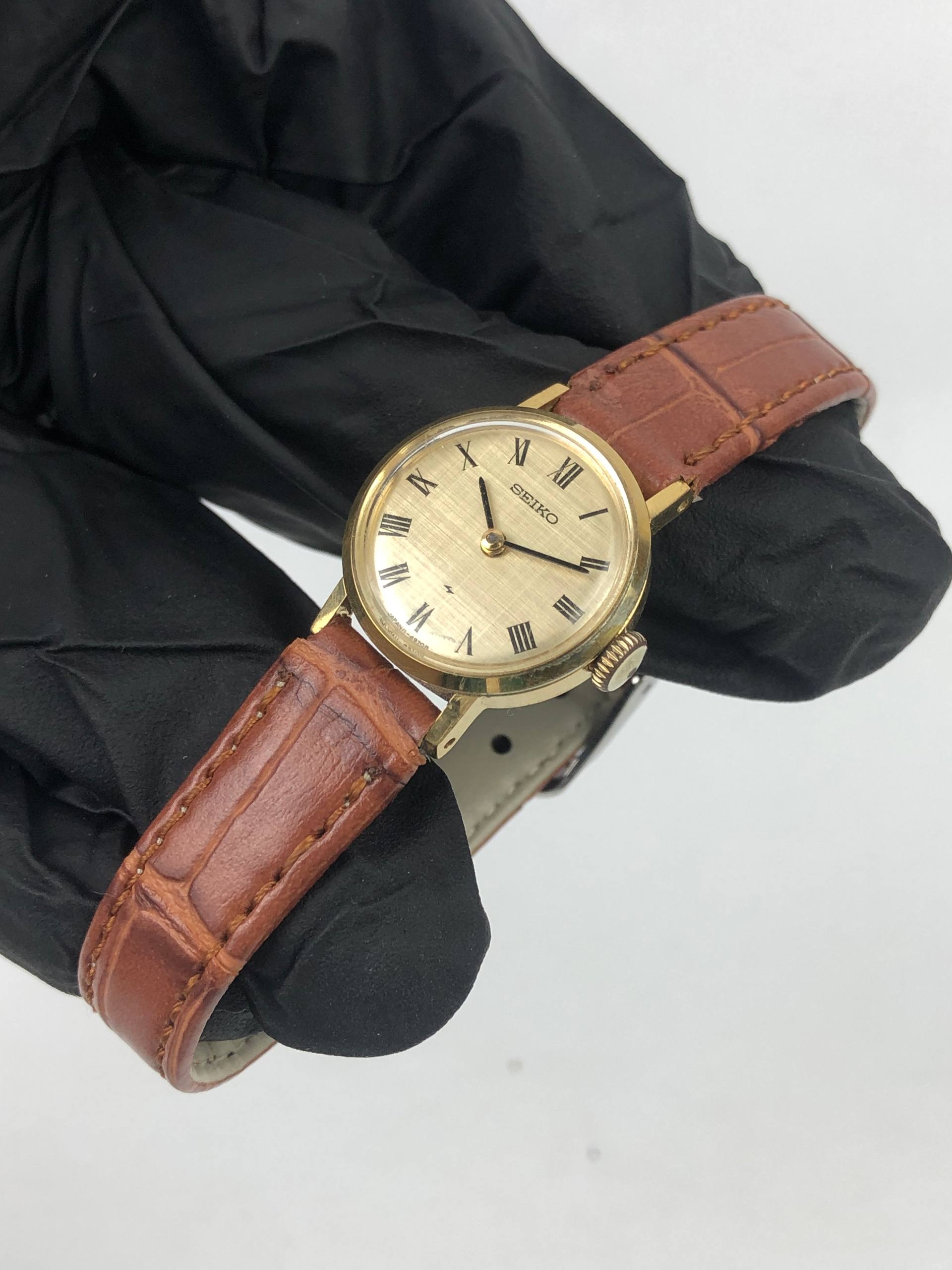 SEIKO 11-1290 GOLD LINEN DIAL ROMAN NUMERAL LADIES DRESS WATCH - Gambar 4