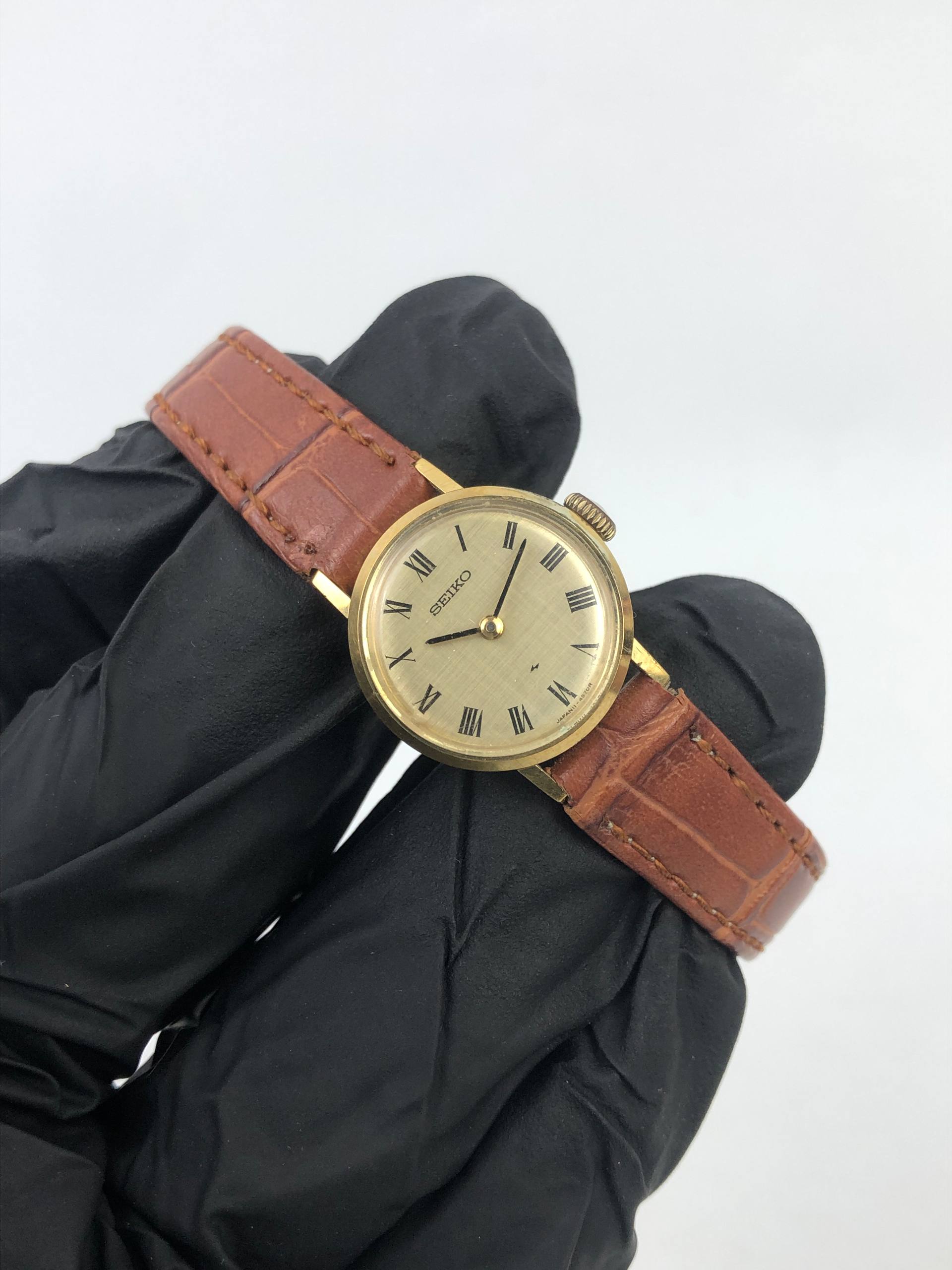 SEIKO 11-1290 GOLD LINEN DIAL ROMAN NUMERAL LADIES DRESS WATCH - Gambar 3