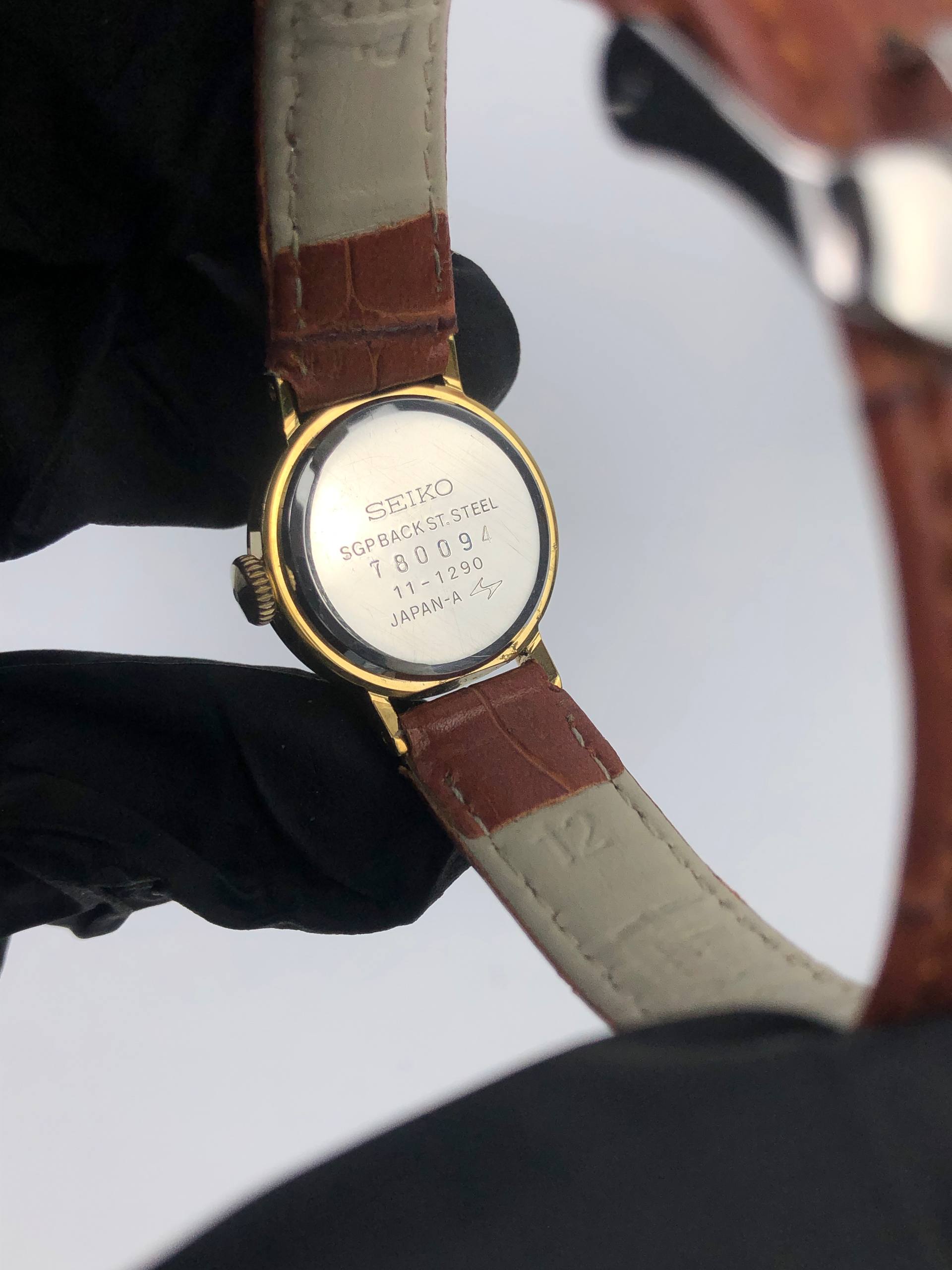 SEIKO 11-1290 GOLD LINEN DIAL ROMAN NUMERAL LADIES DRESS WATCH - Gambar 7