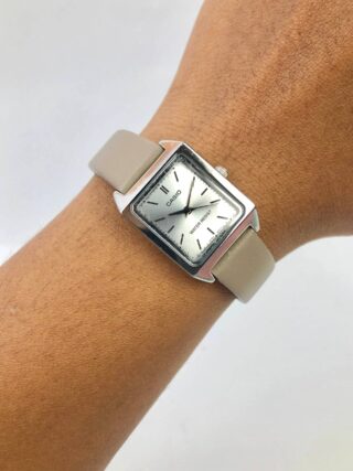 CASIO QUARTZ SILVER SUNBURST DIAL RECTANGULAR
