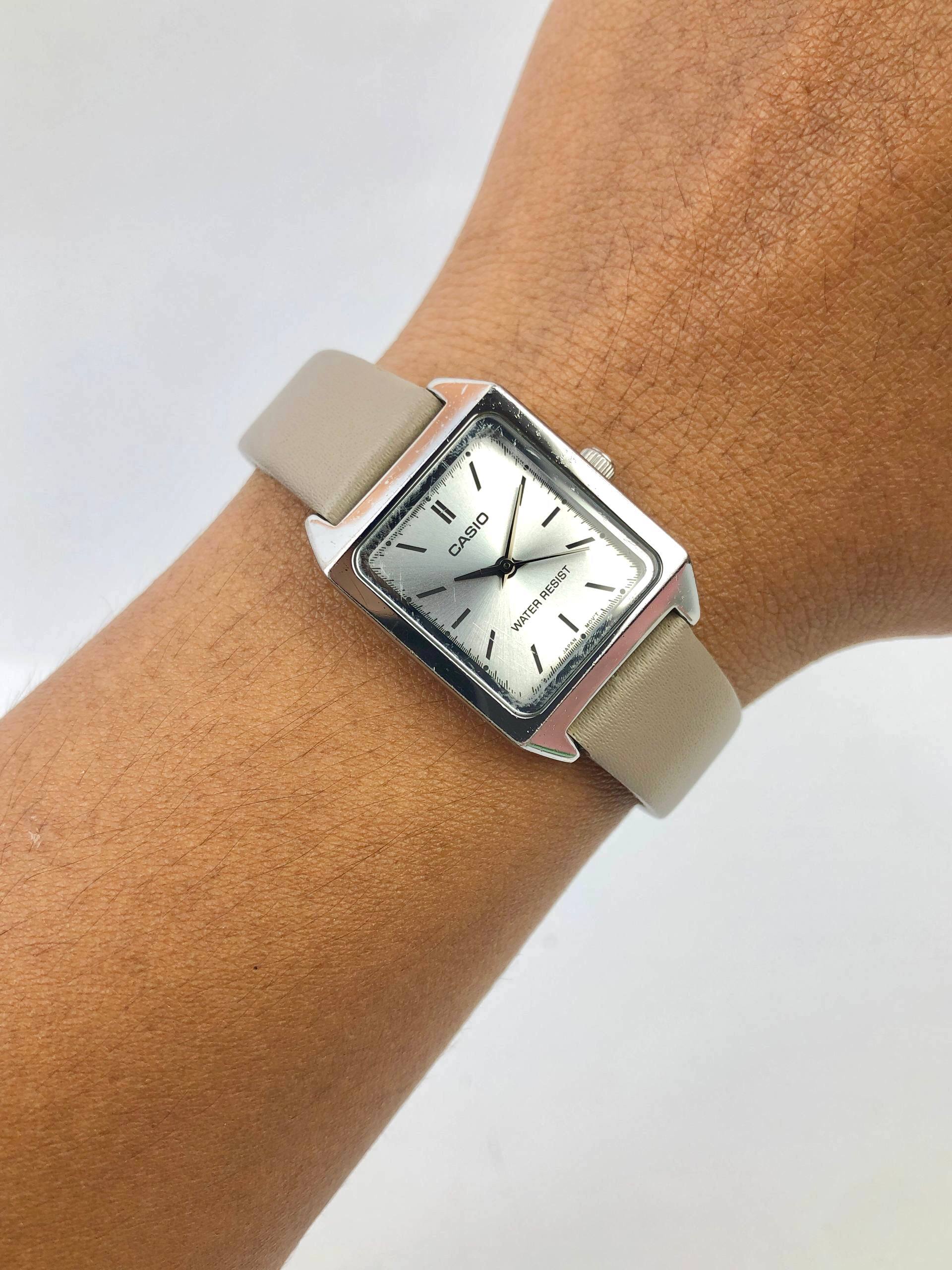 CASIO QUARTZ SILVER SUNBURST DIAL RECTANGULAR