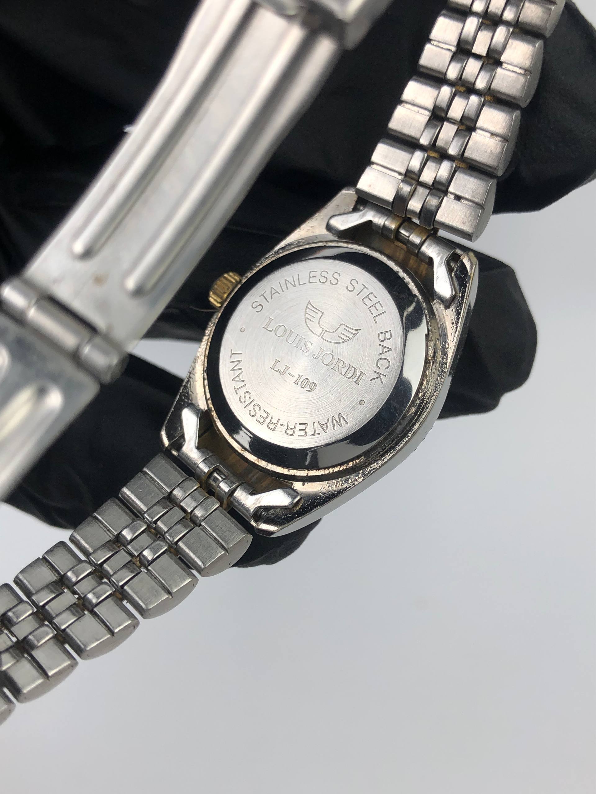 LOUIS JORDI QUARTZ COUPLE WATCH TWO TONE CHAMPAGNE SUNBURST DIAL - Gambar 17