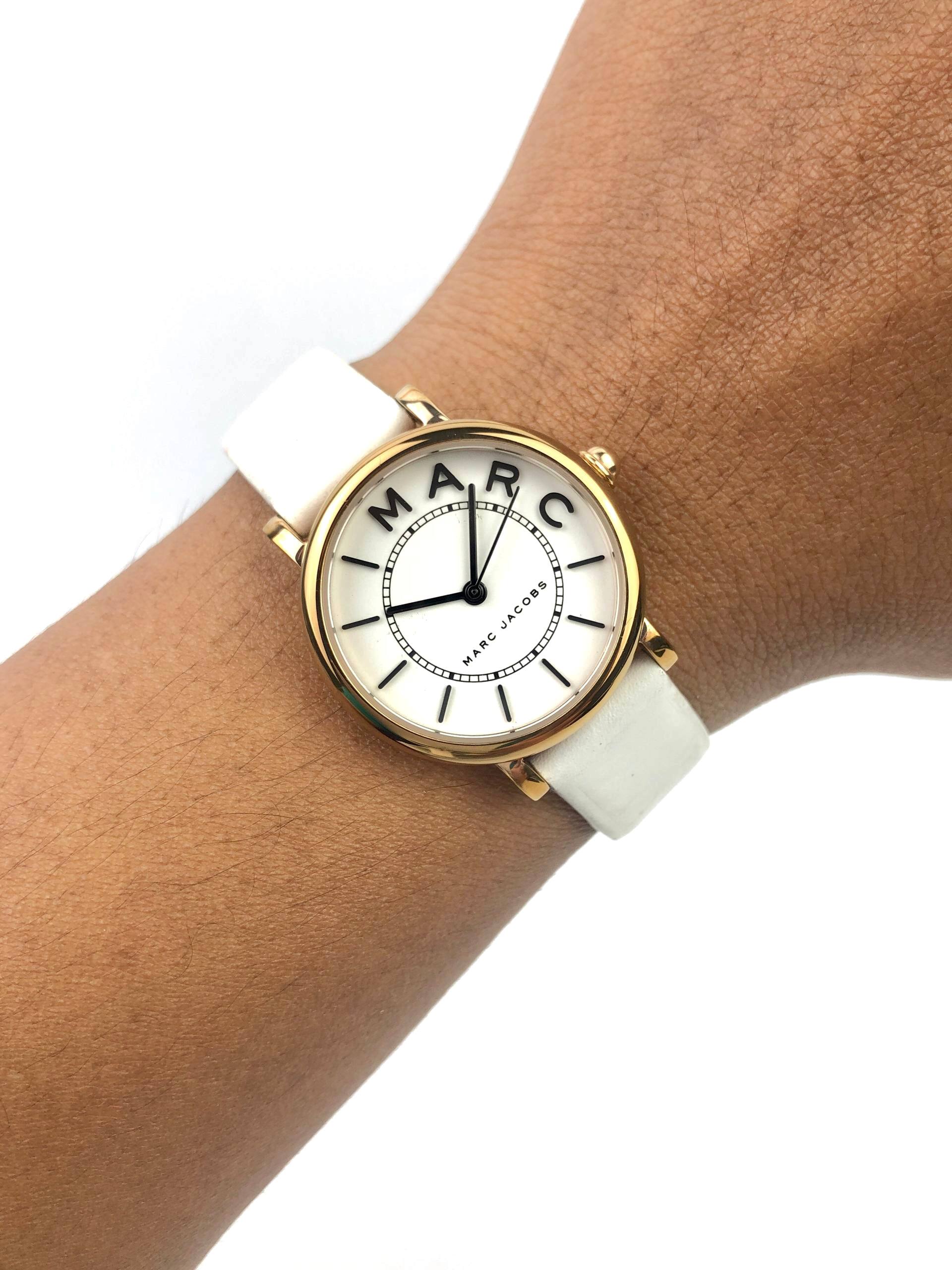 MARC JACOBS QUARTZ GOLD TONE ROUND CASE