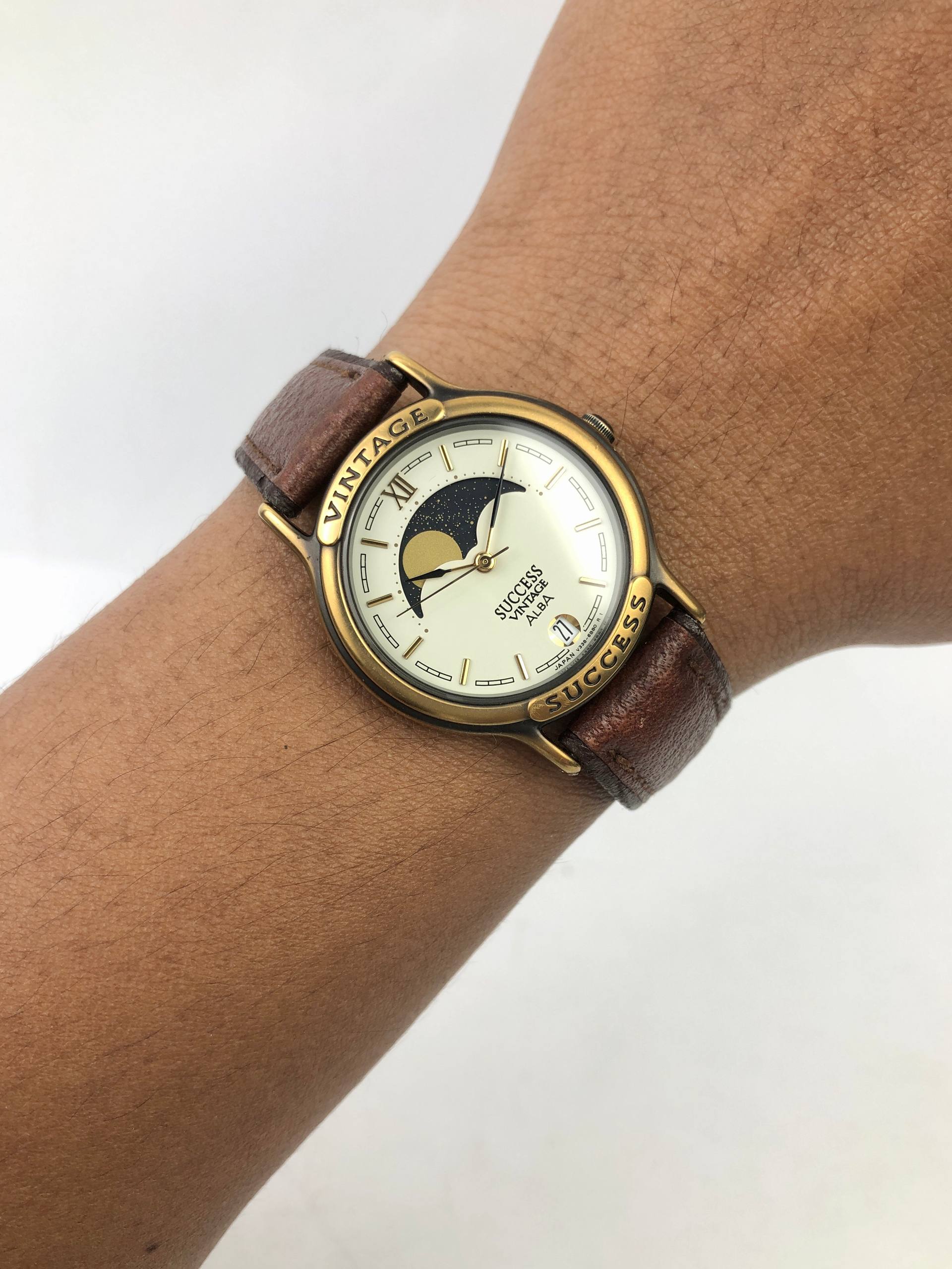 ALBA SUCCESS VINTAGE MOON PHASE QUARTZ IVORY DIAL