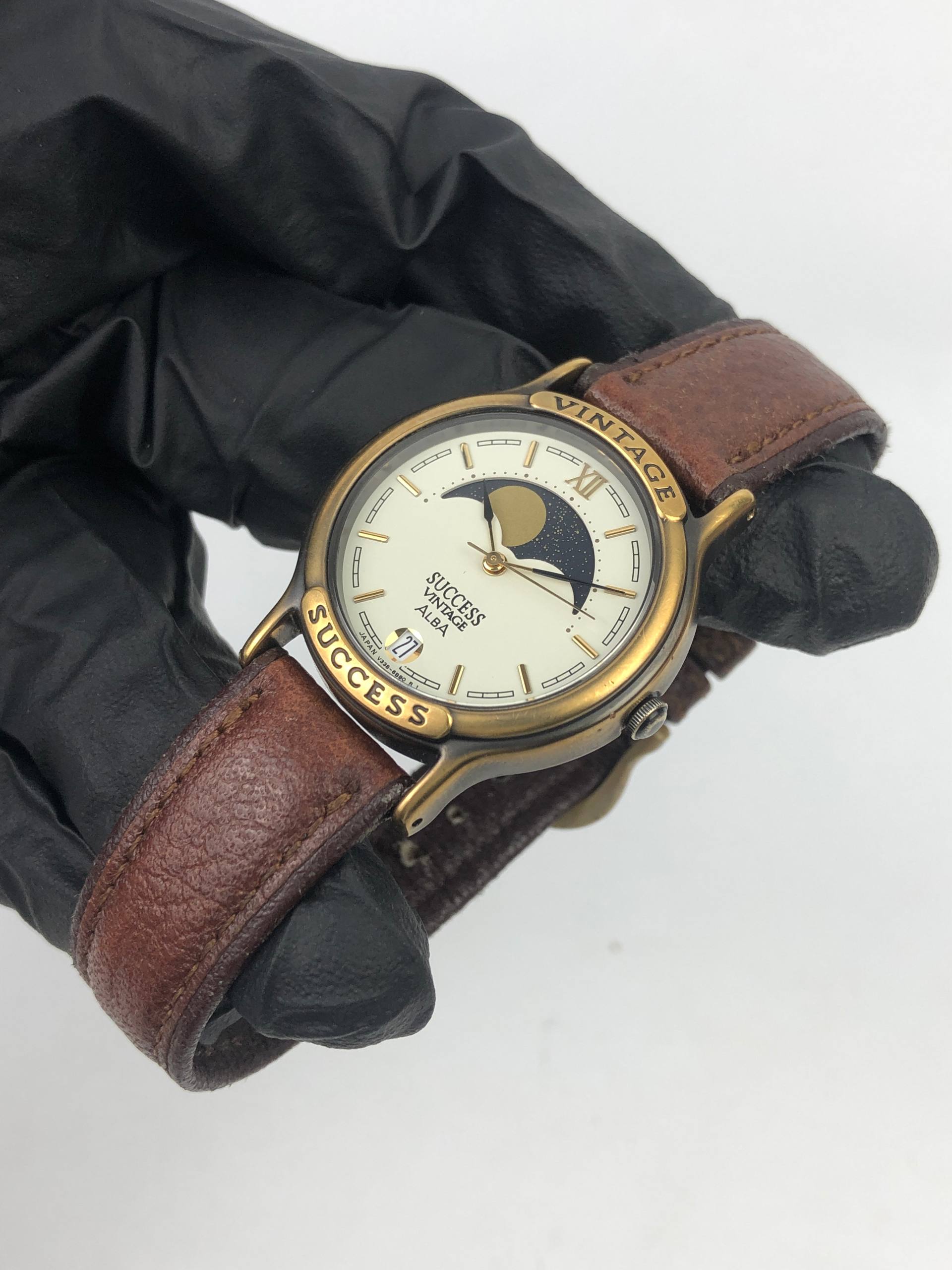 ALBA SUCCESS VINTAGE MOON PHASE QUARTZ IVORY DIAL - Gambar 4