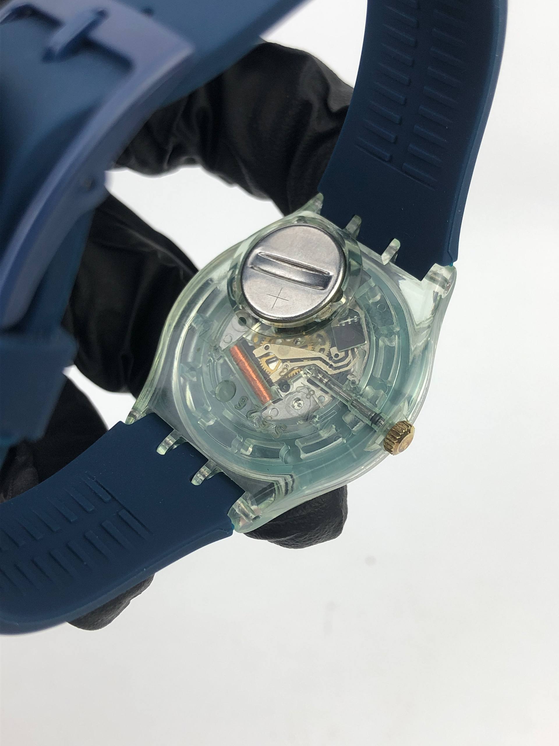 SWATCH GENT ART SPECIAL SWISS QUARTZ HANDS GRAPHIC DIAL - Gambar 7