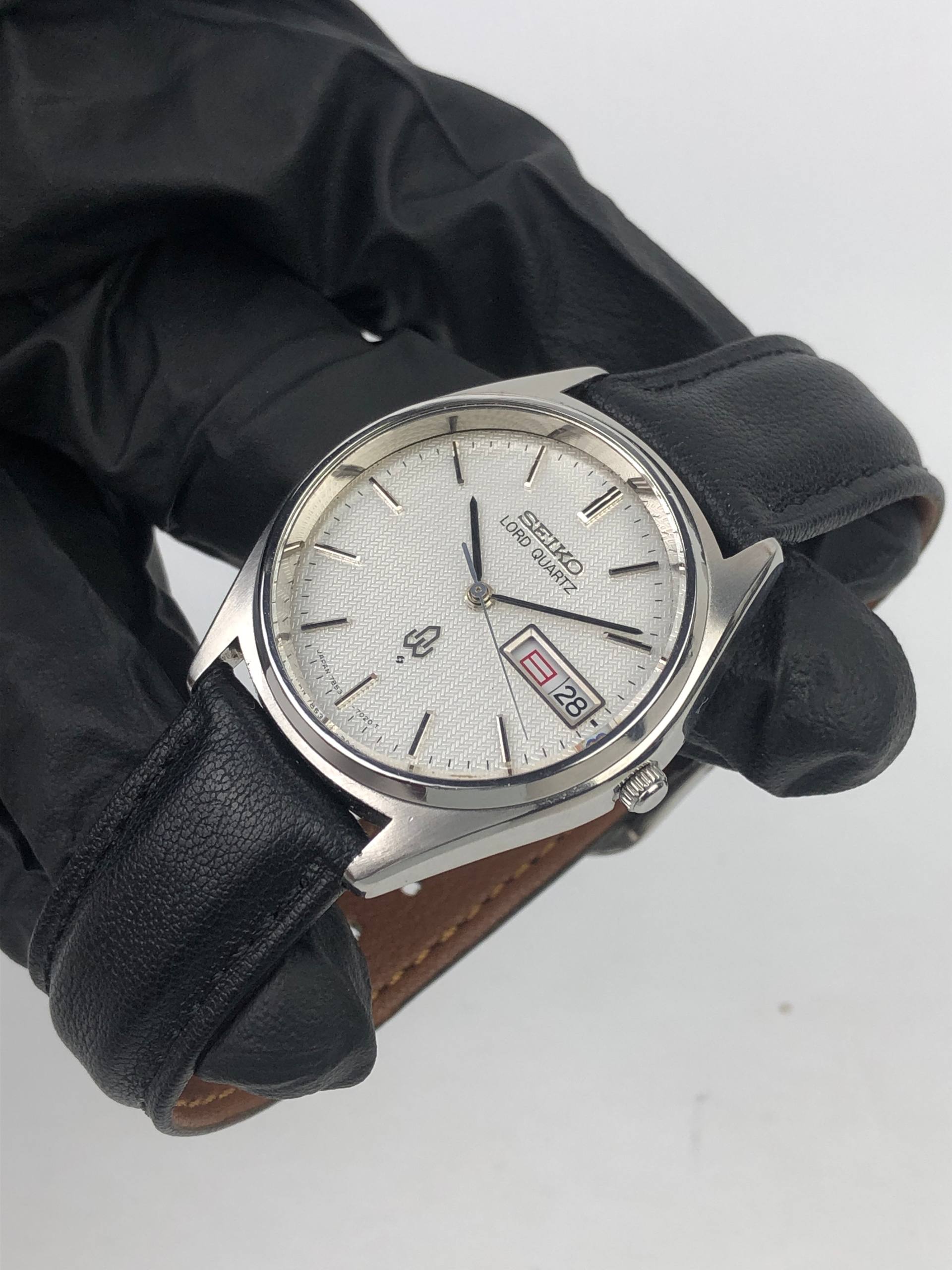 SEIKO LORD QUARTZ 7853-8000 JDM HIGH ACCURACY QUARTZ SILVER LINEN DIAL - Gambar 3