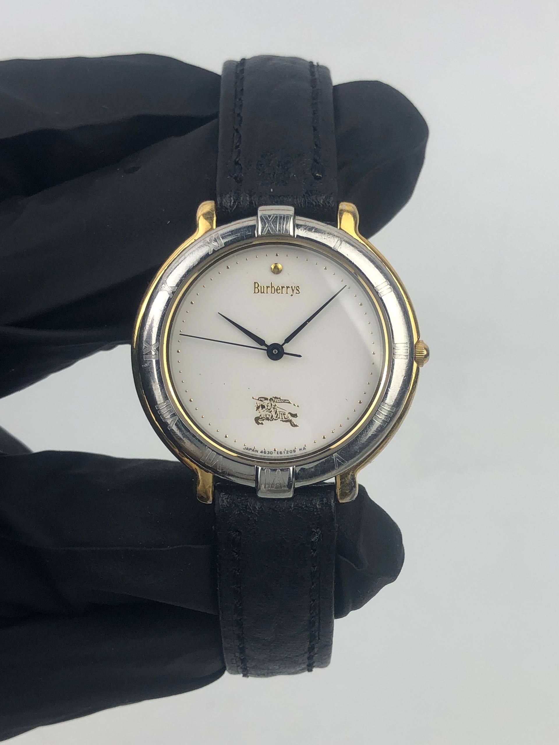 BURBERRYS CLASSIC ROUND BLACK STRAP WHITE DIAL - Gambar 2