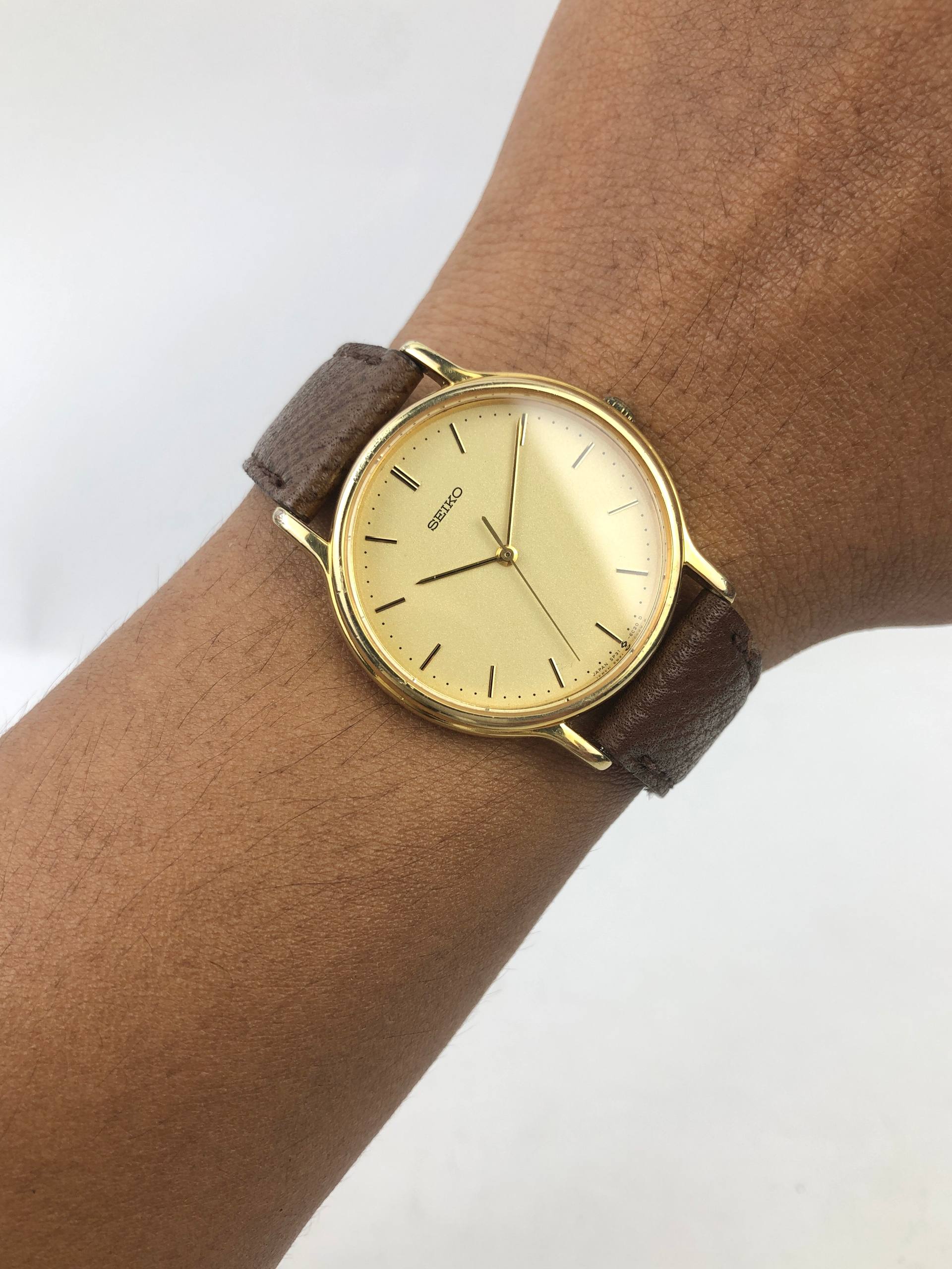 SEIKO QUARTZ 5P31-6N40 GOLD DIAL JAPAN