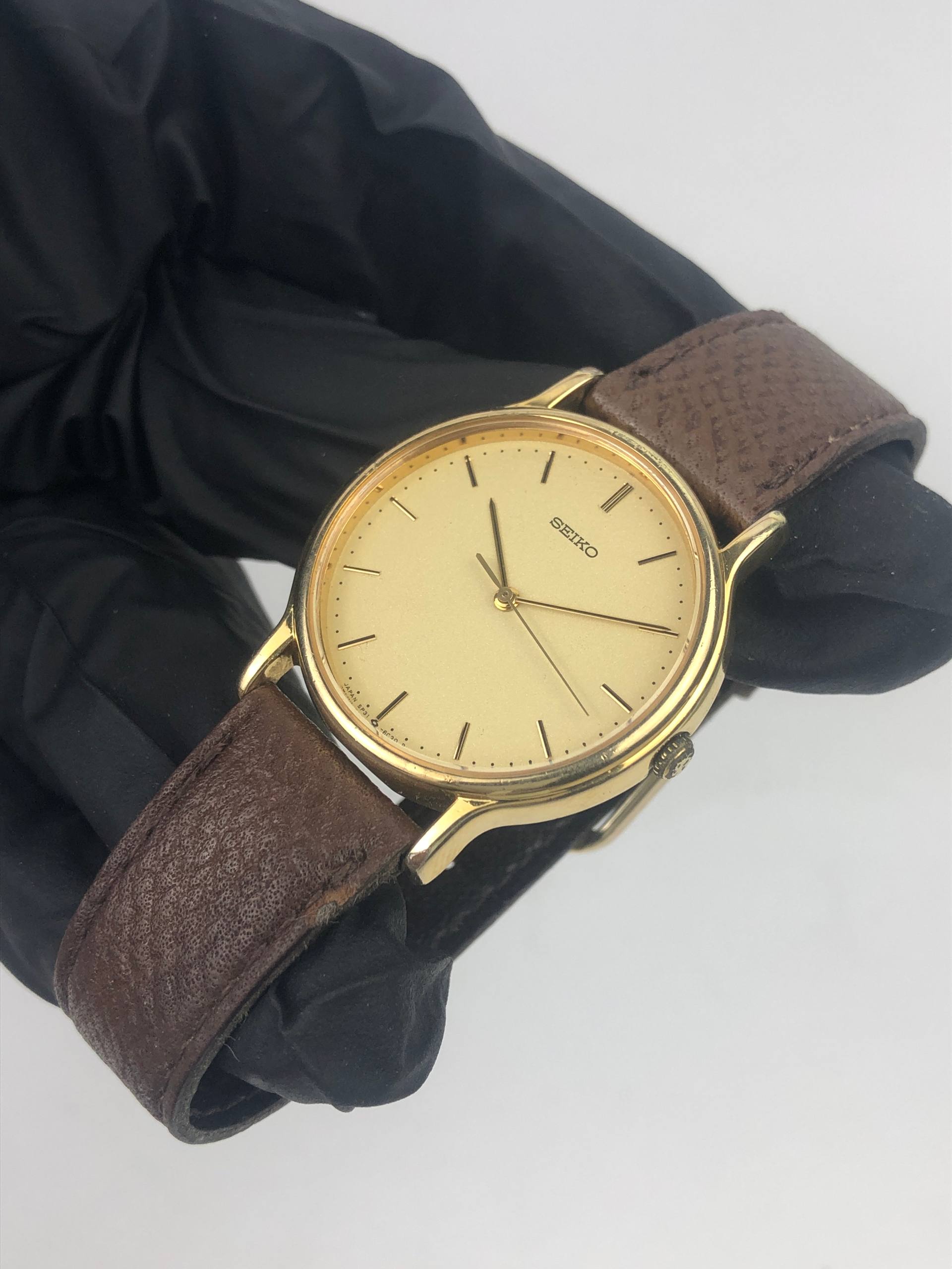 SEIKO QUARTZ 5P31-6N40 GOLD DIAL JAPAN - Gambar 3