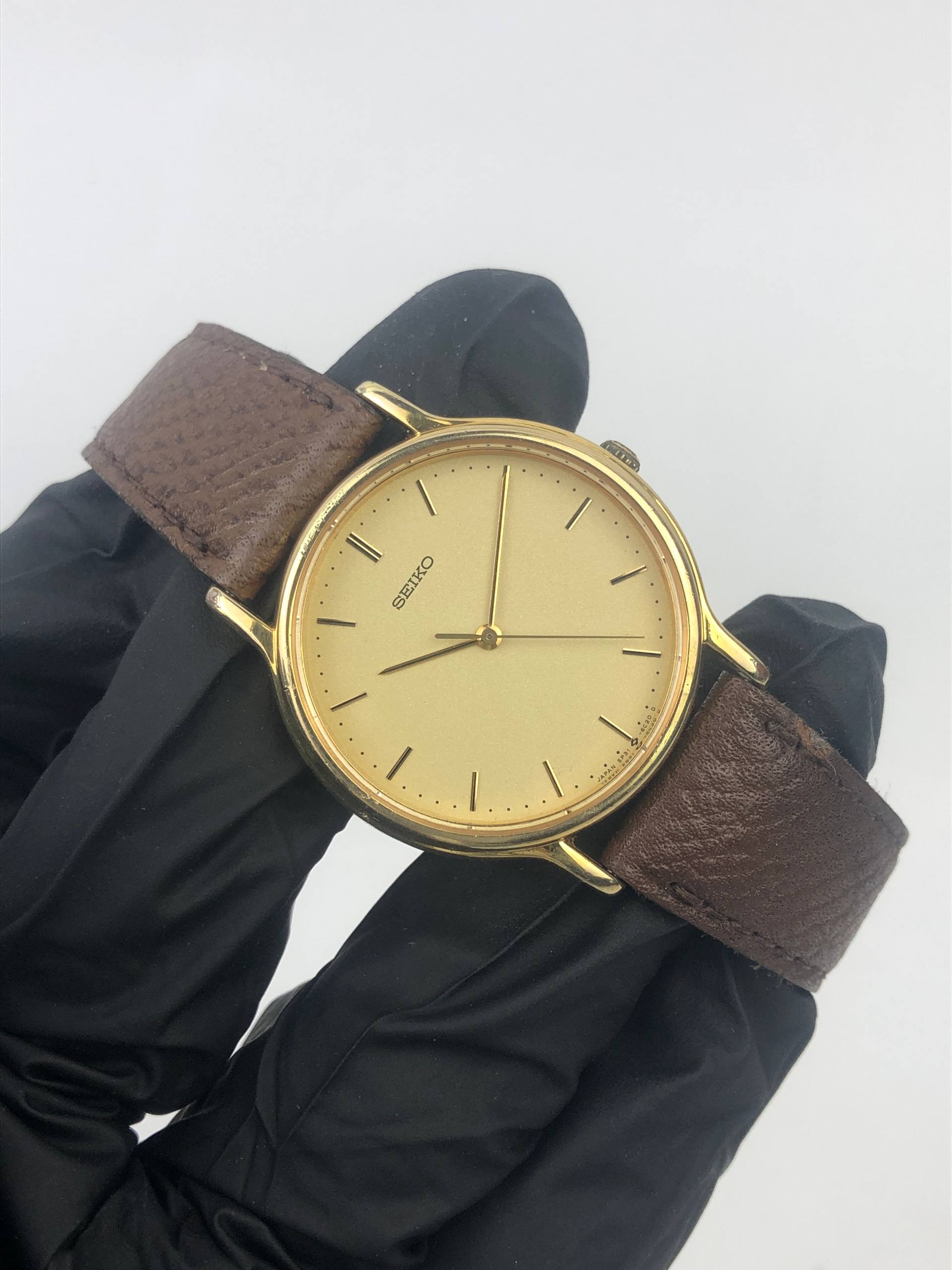SEIKO QUARTZ 5P31-6N40 GOLD DIAL JAPAN - Gambar 4