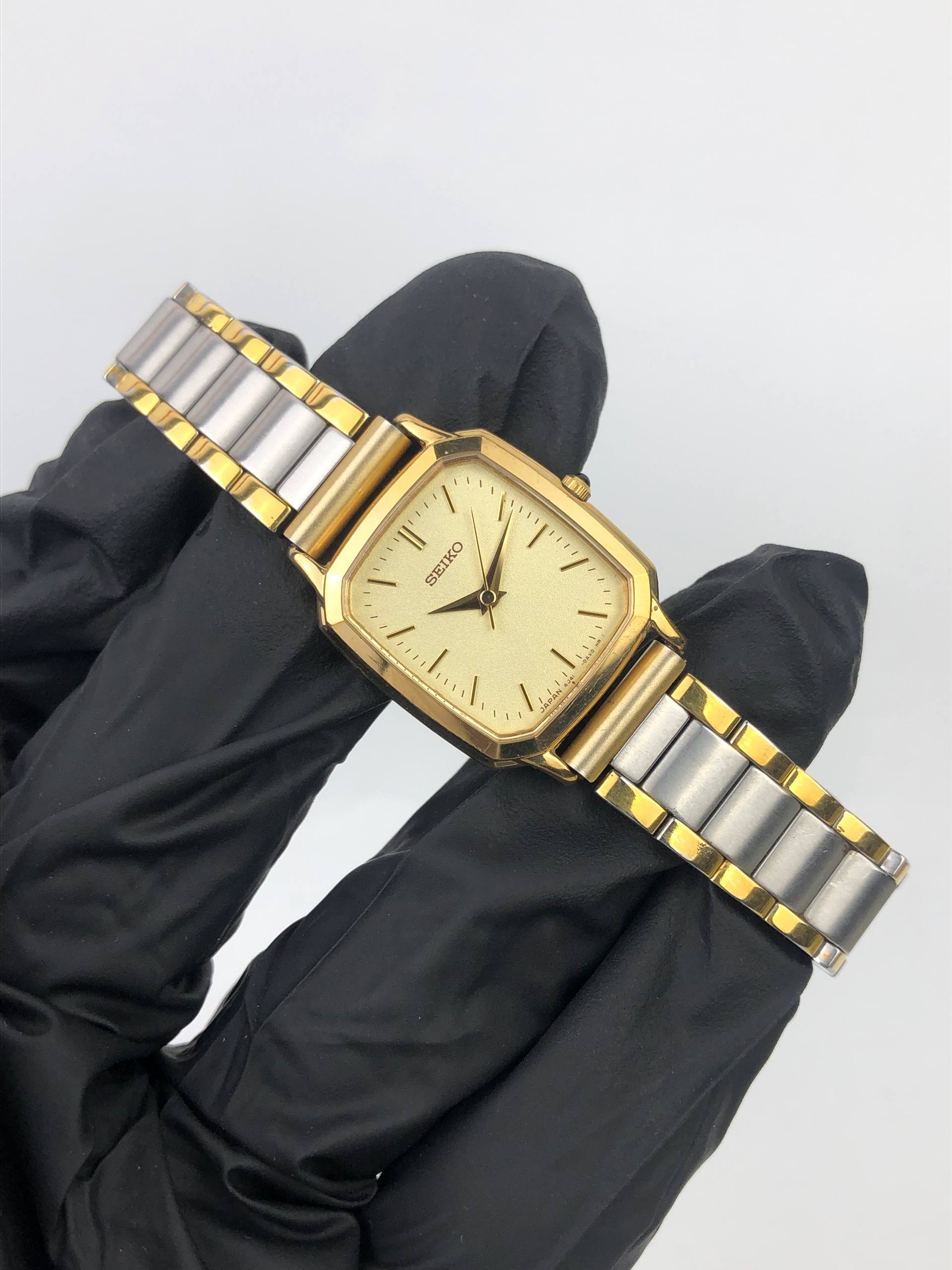 SEIKO 4J41 TWO TONE BRACELET JAPAN VINTAGE QUARTZ - Gambar 4
