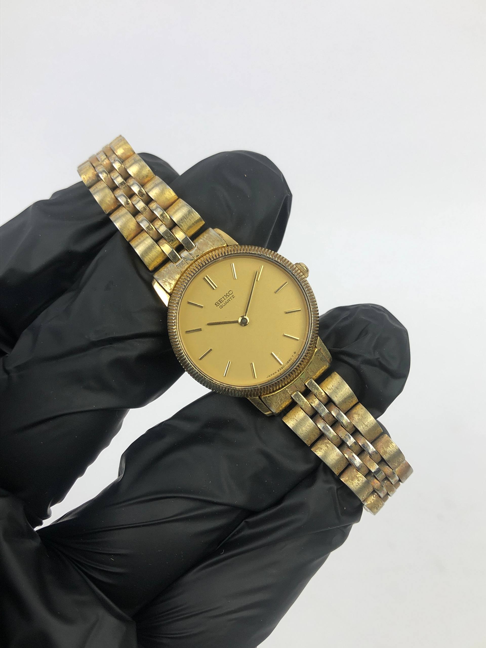 SEIKO QUARTZ LADY FLUTED BEZEL GOLD TONE CASE - Gambar 4