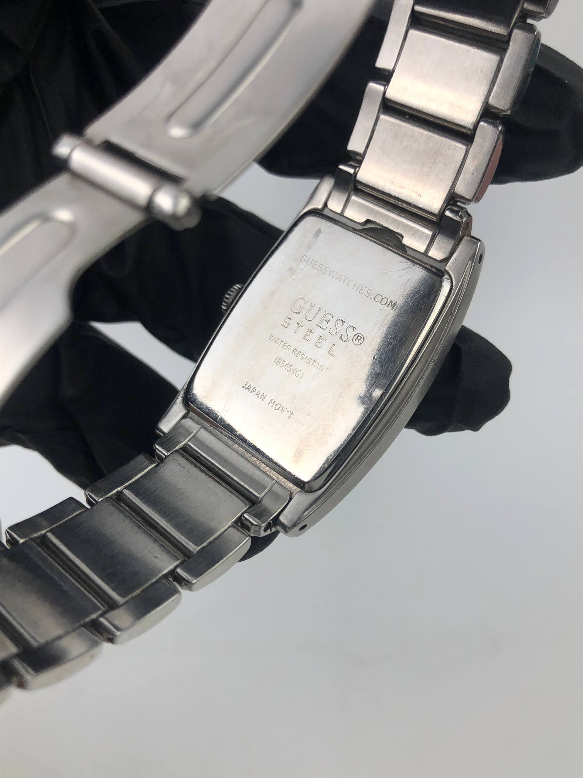 GUESS RECTANGULAR DRESS WATCH MAN - Gambar 8