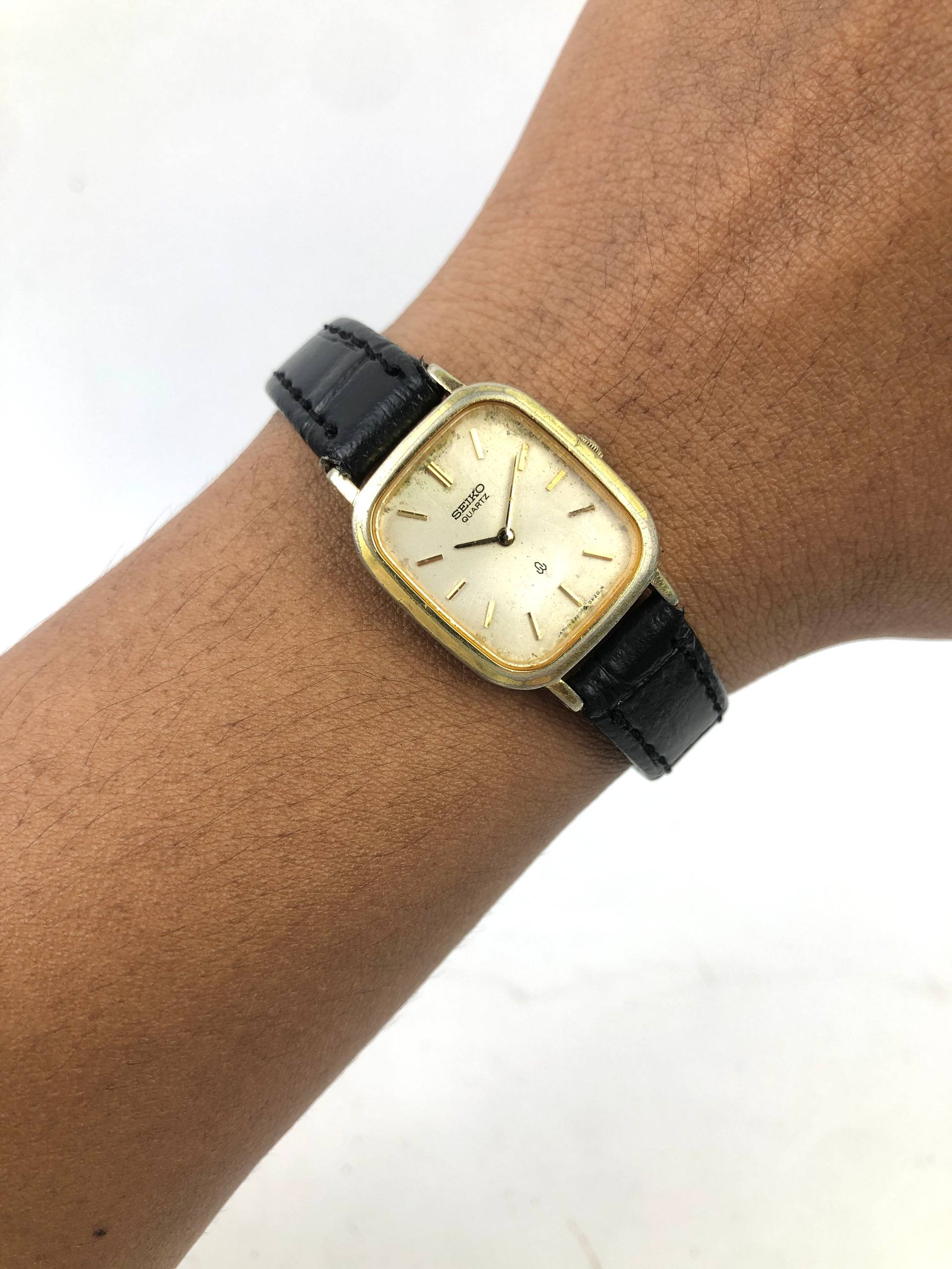 SEIKO QUARTZ CAL 2320 VINTAGE LADIES