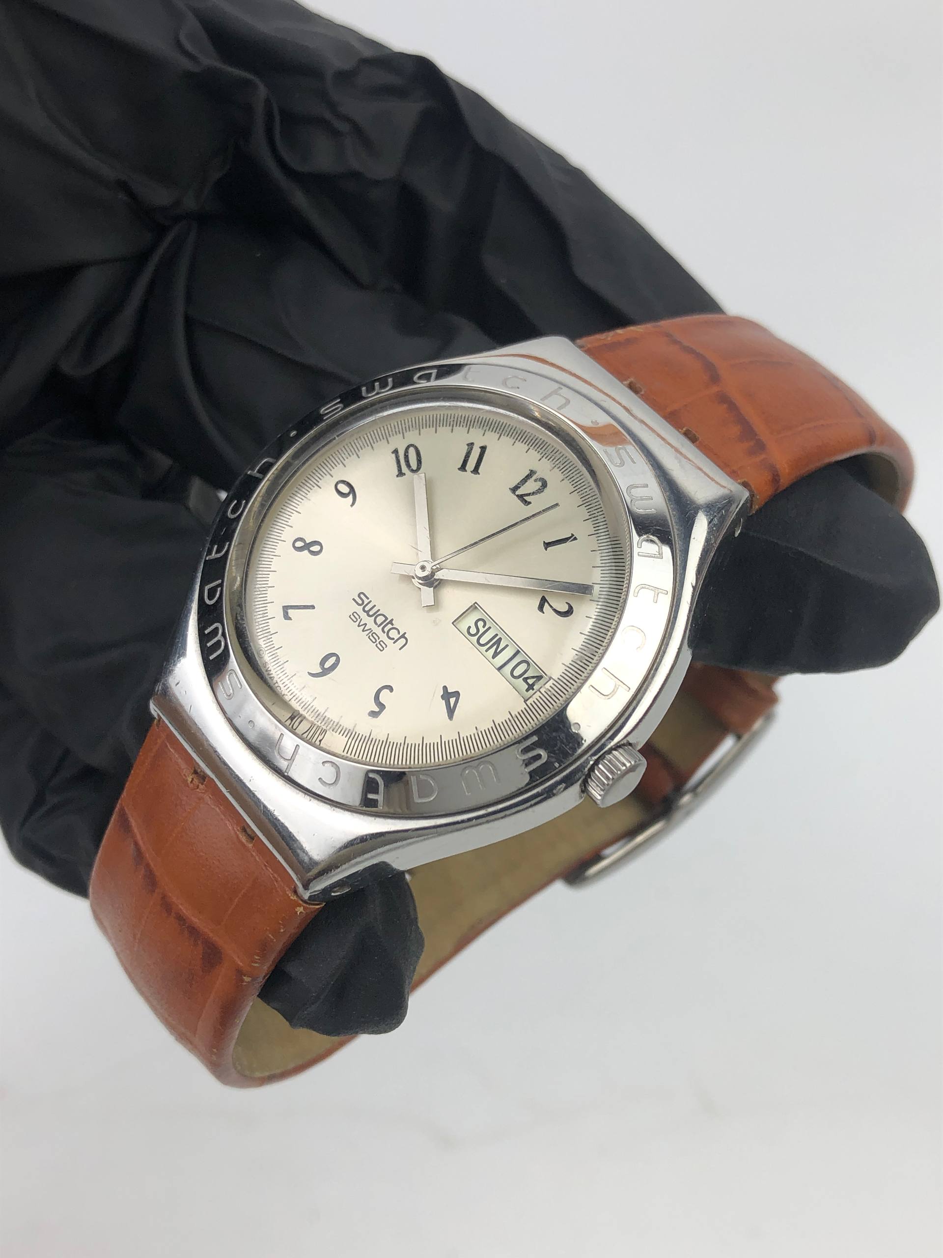 SWATCH SWISS IRONY DAYDATE LEATHER STRAP ALL ORIGINAL - Gambar 3