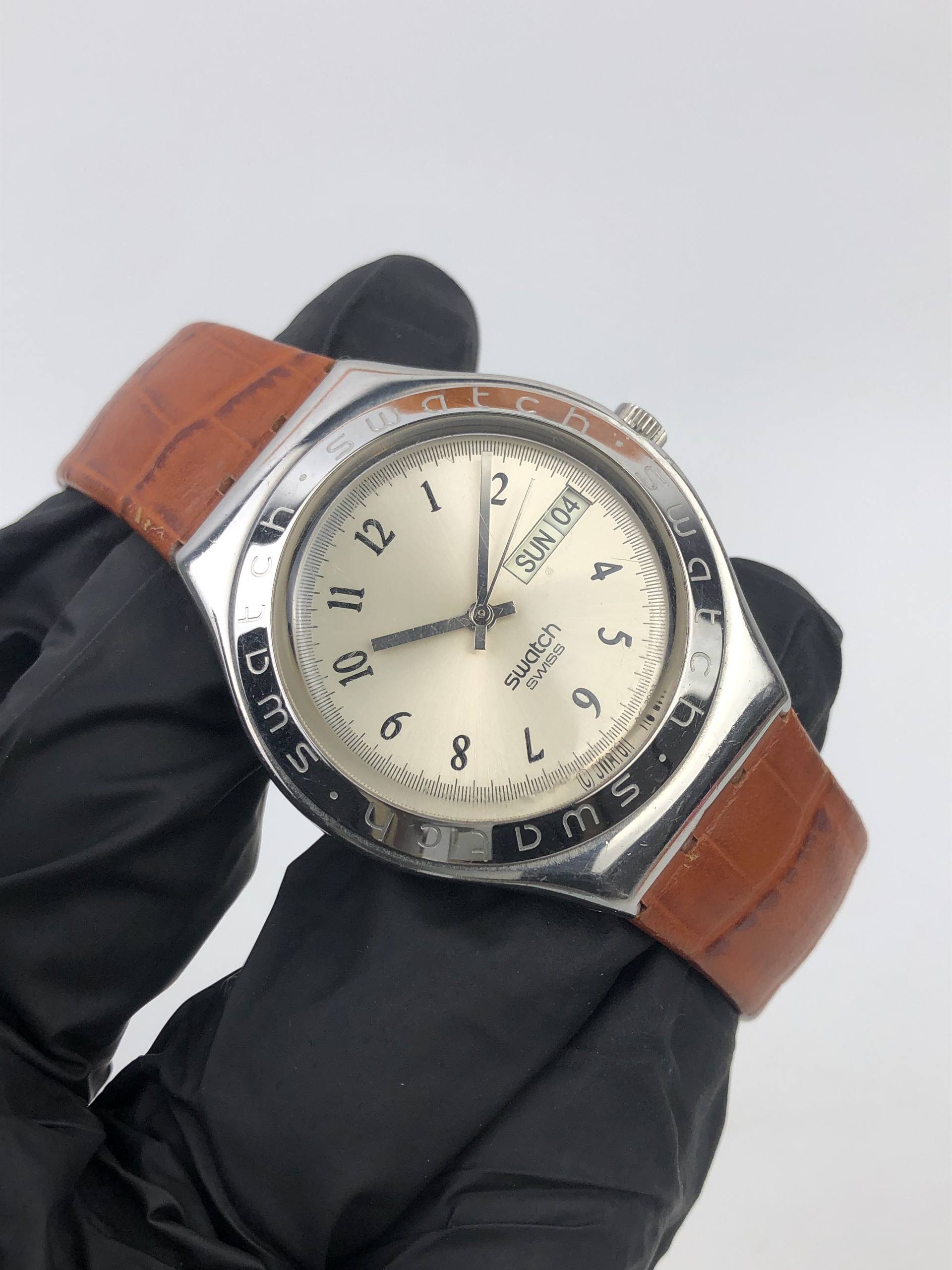 SWATCH SWISS IRONY DAYDATE LEATHER STRAP ALL ORIGINAL - Gambar 4