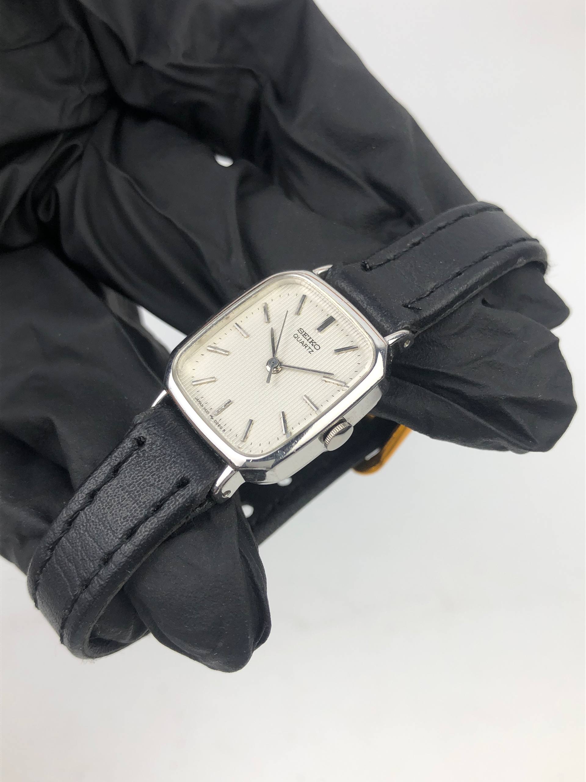 SEIKO SQUARE QUARTZ LADIES LINEN DIAL - Gambar 3